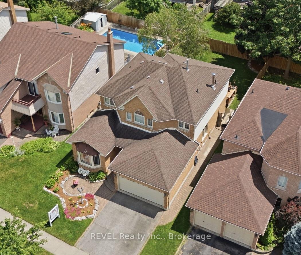 Photo 3 of 29 Stratton Crescent, Whitby, Rolling Acres — HOMEH