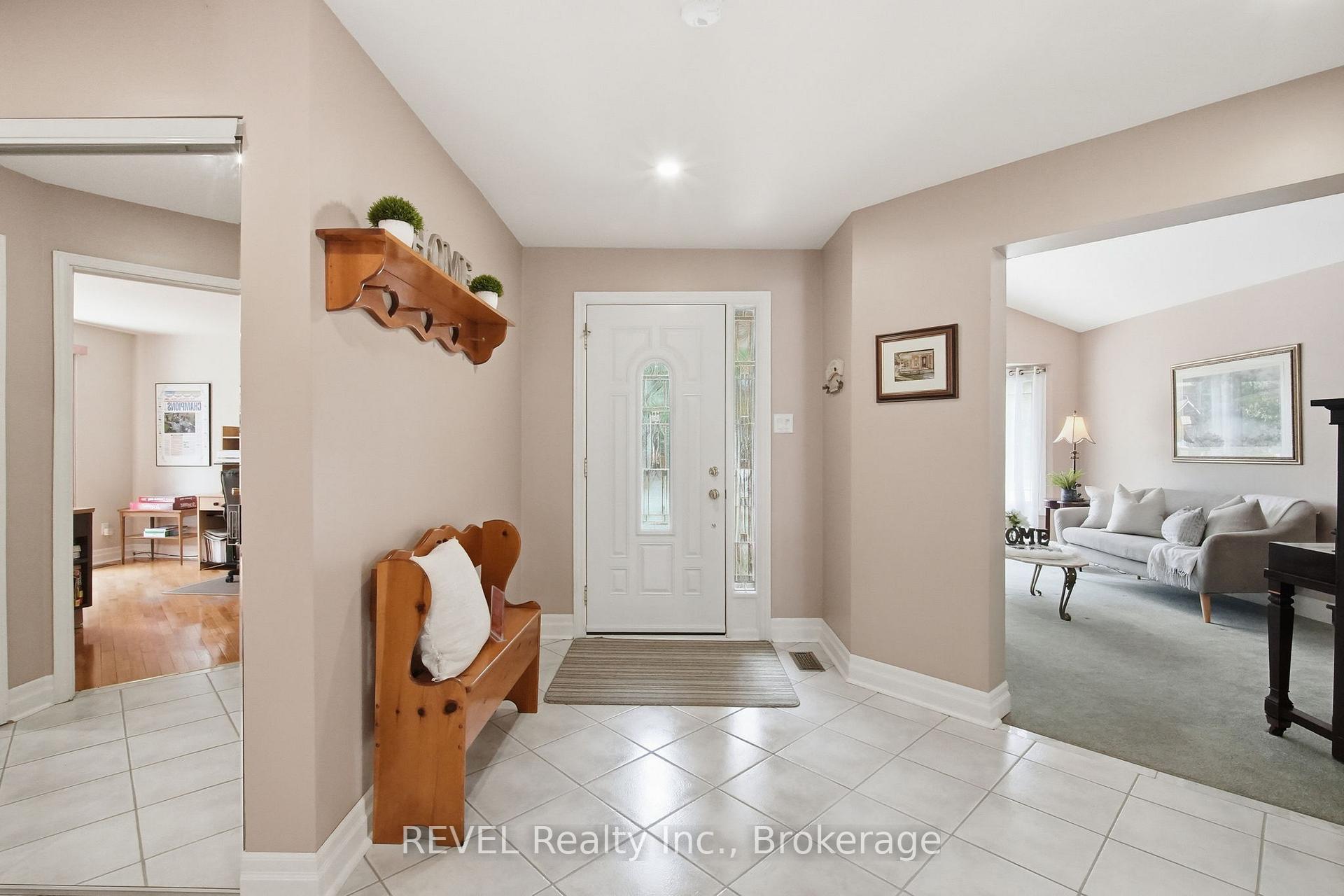 Photo 4 of 29 Stratton Crescent, Whitby, Rolling Acres — HOMEH