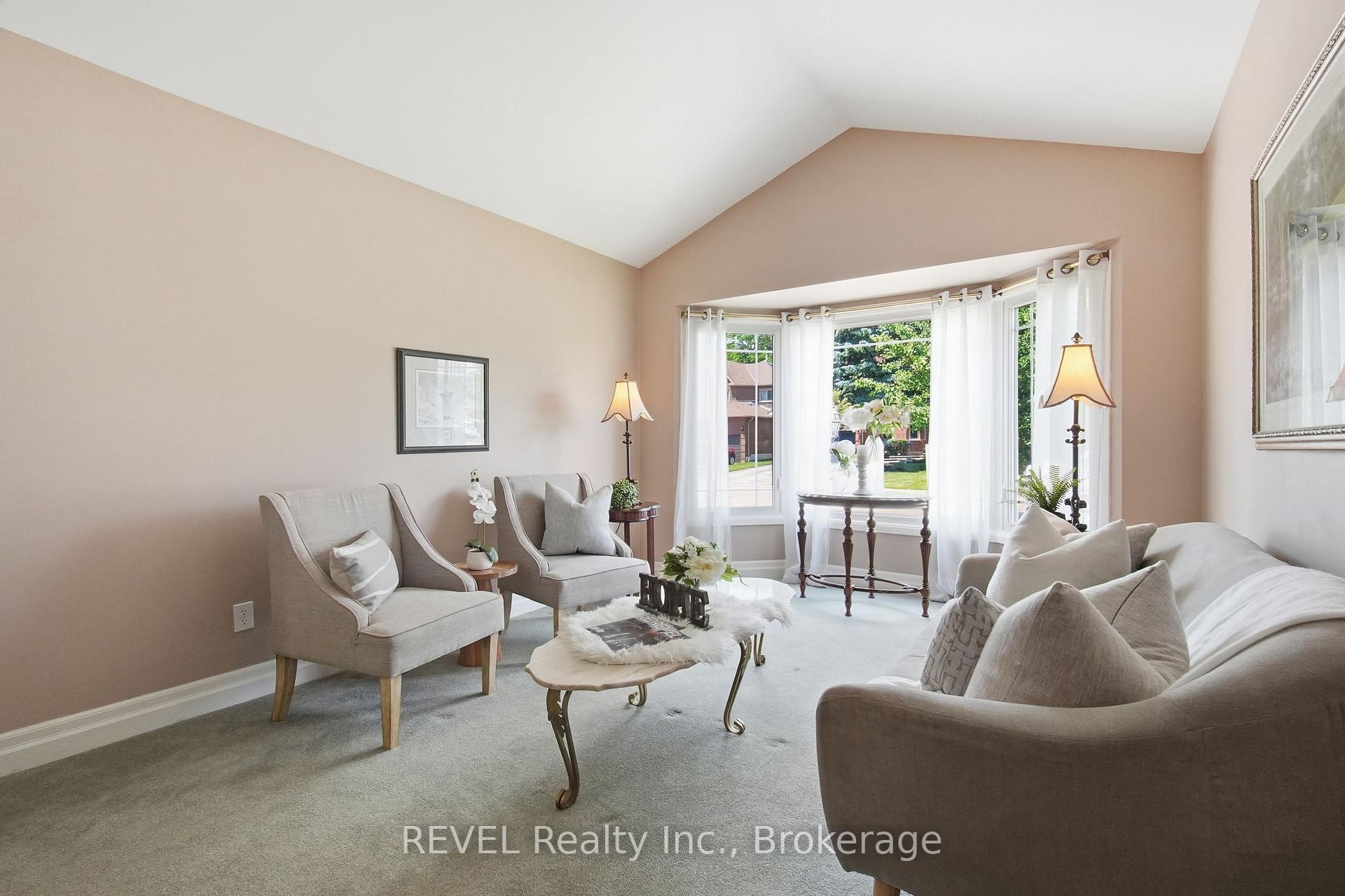 Photo 6 of 29 Stratton Crescent, Whitby, Rolling Acres — HOMEH