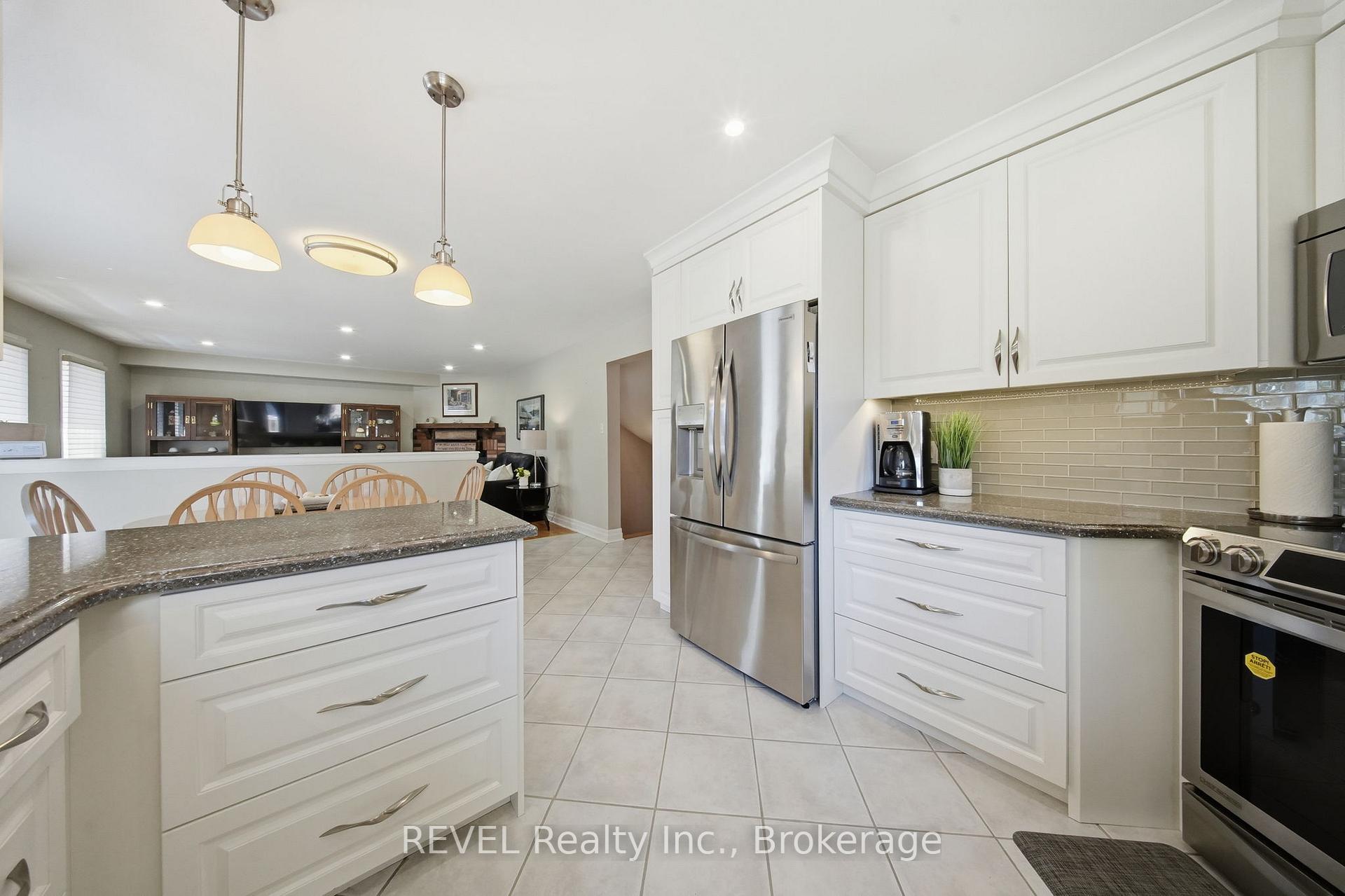 Photo 17 of 29 Stratton Crescent, Whitby, Rolling Acres — HOMEH