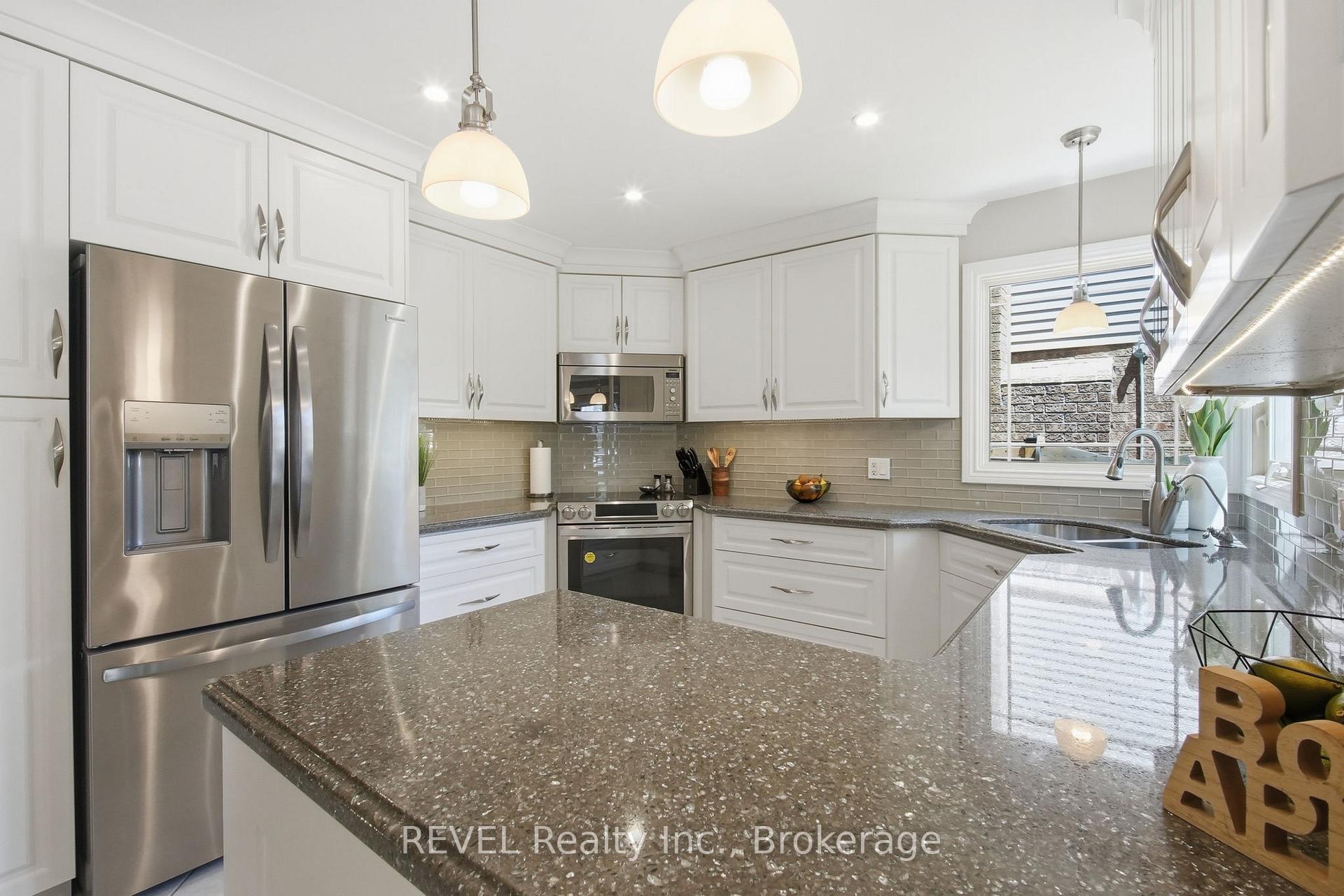 Photo 18 of 29 Stratton Crescent, Whitby, Rolling Acres — HOMEH