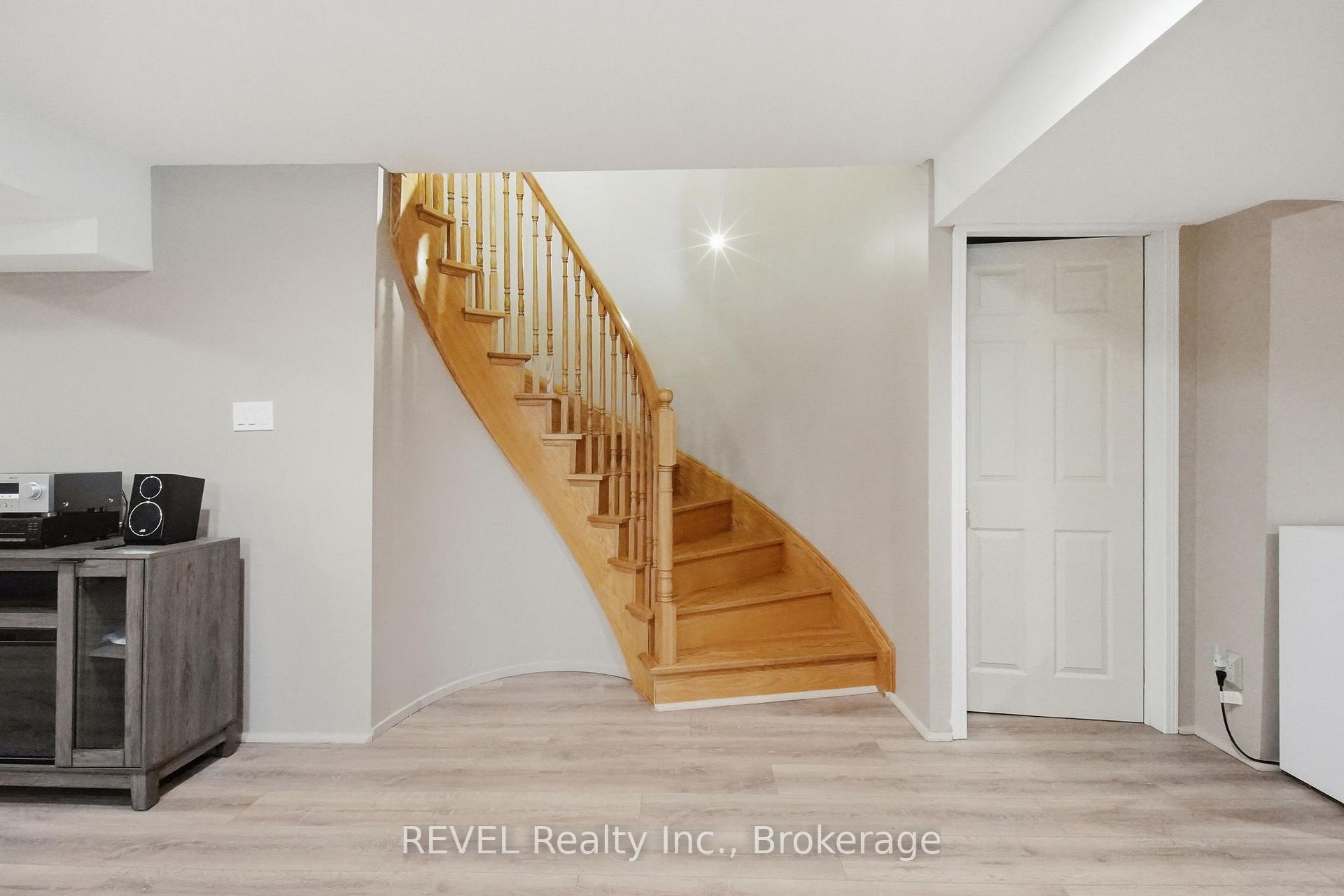 Photo 31 of 29 Stratton Crescent, Whitby, Rolling Acres — HOMEH