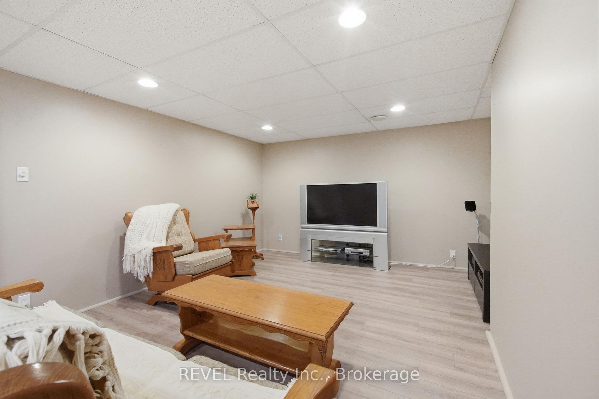 Photo 33 of 29 Stratton Crescent, Whitby, Rolling Acres — HOMEH