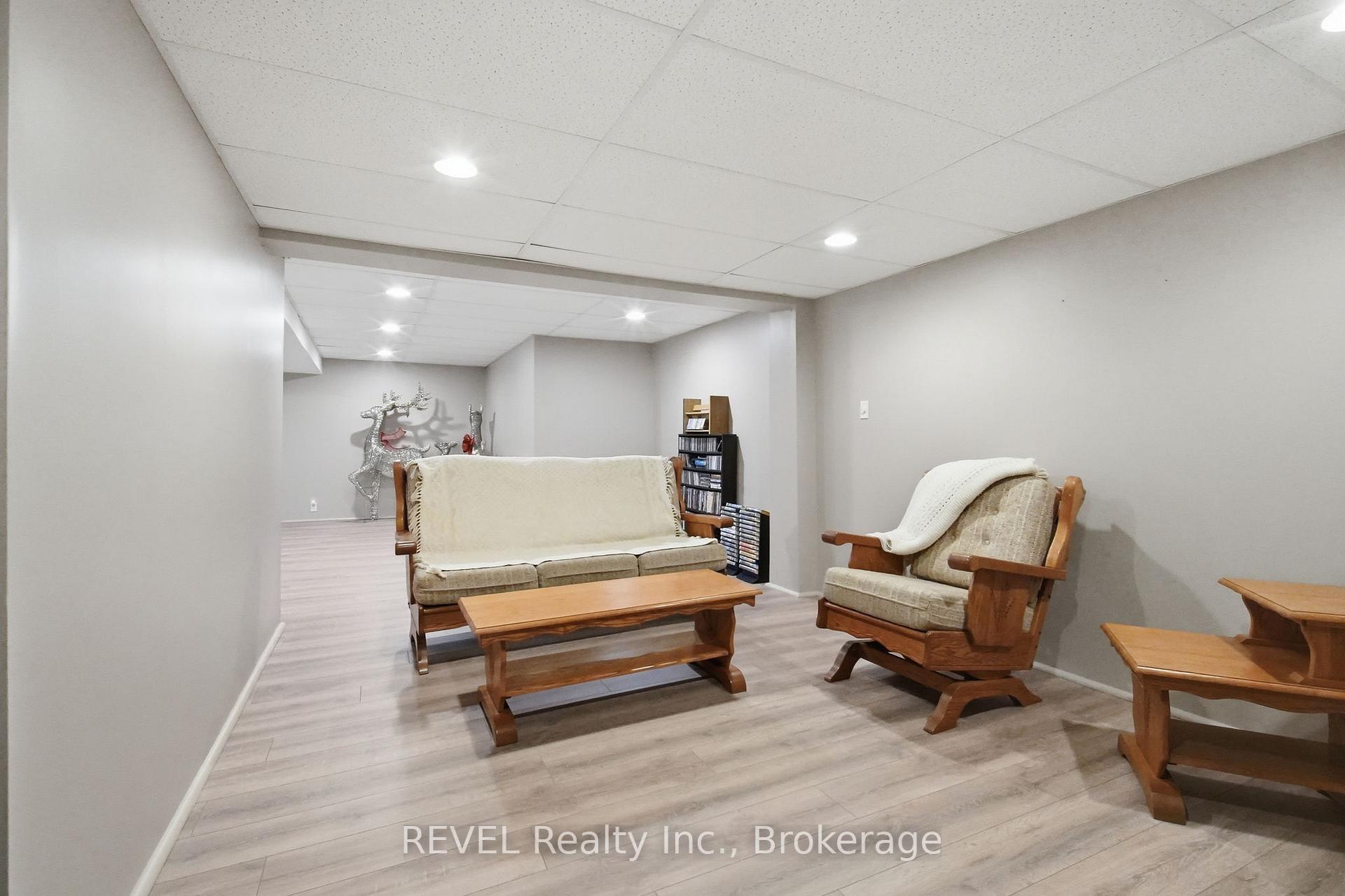 Photo 34 of 29 Stratton Crescent, Whitby, Rolling Acres — HOMEH