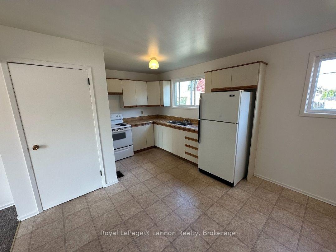 Photo 5 of 402 James Street N, Thunder Bay, Northwood Park — HOMEH