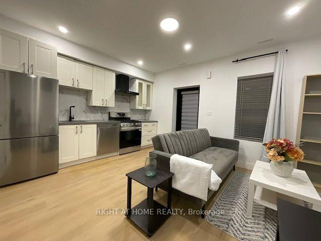 Photo 5 of Unit Unit # 1, 674 Manning Avenue, Toronto, The Annex — HOMEH