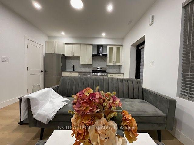 Photo 7 of Unit Unit # 1, 674 Manning Avenue, Toronto, The Annex — HOMEH