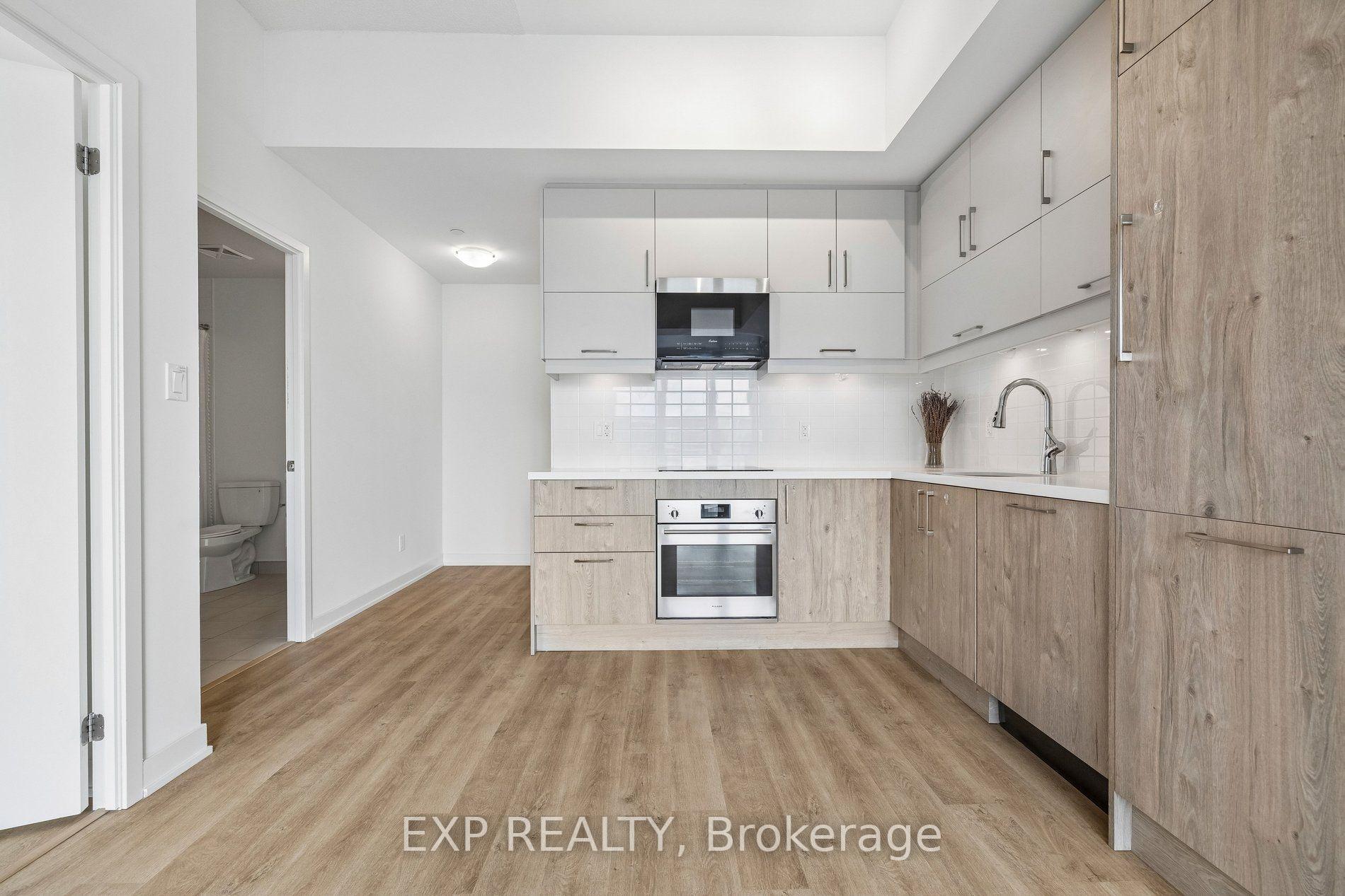 Photo 14 of 292 Verdale Crossing, Markham, Unionville — HOMEH