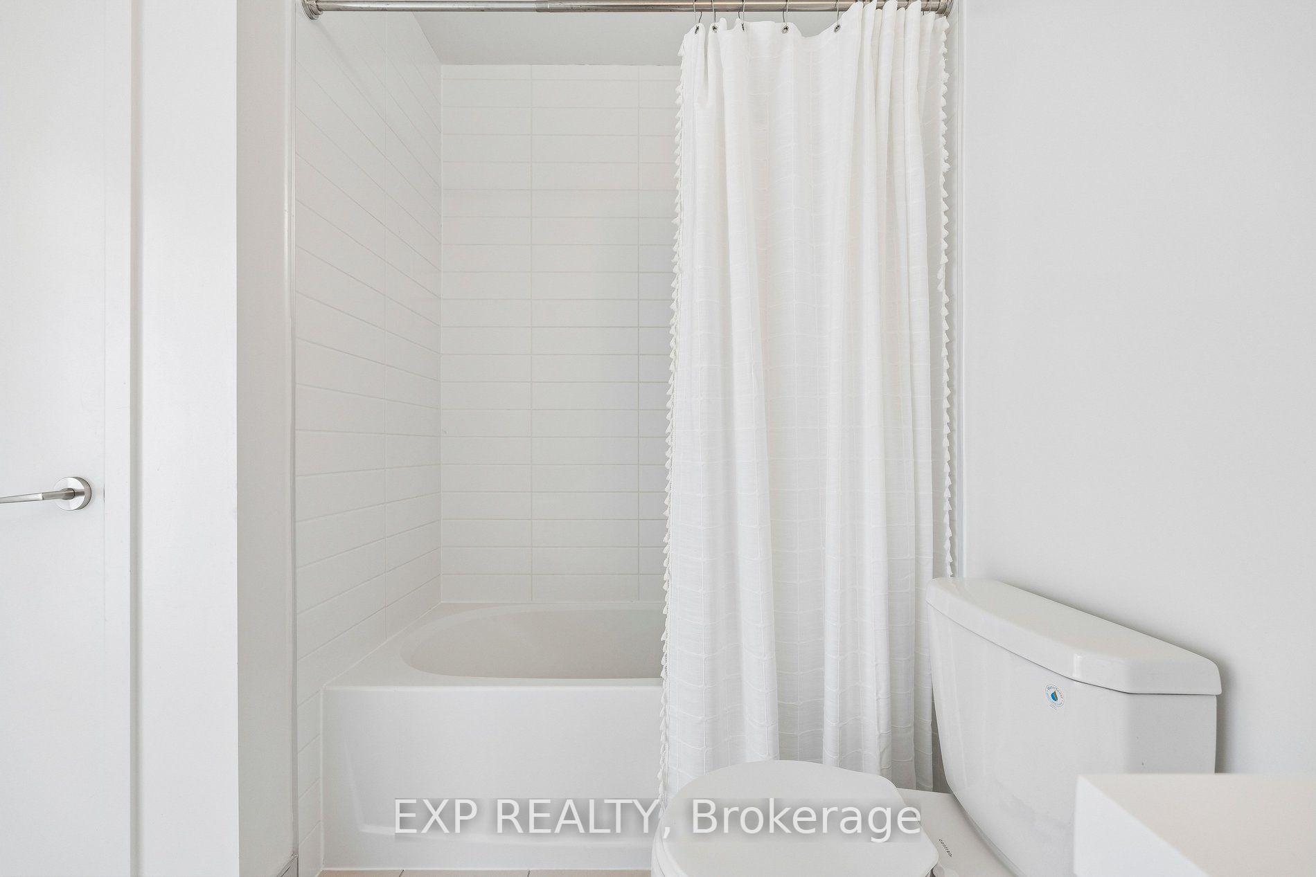 Photo 24 of 292 Verdale Crossing, Markham, Unionville — HOMEH