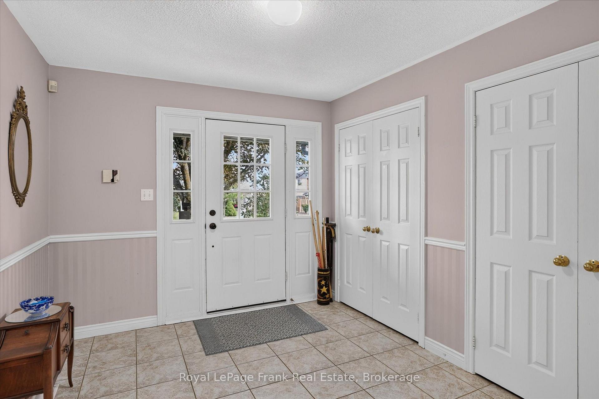 Photo 3 of 1544 Glenforest Crescent, Peterborough, Monaghan Ward 2 — HOMEH