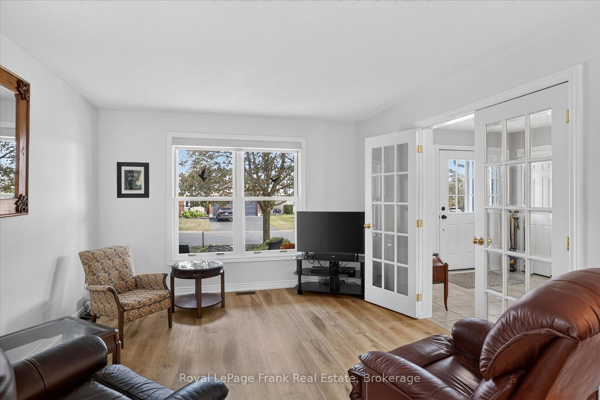 Photo 4 of 1544 Glenforest Crescent, Peterborough, Monaghan Ward 2 — HOMEH