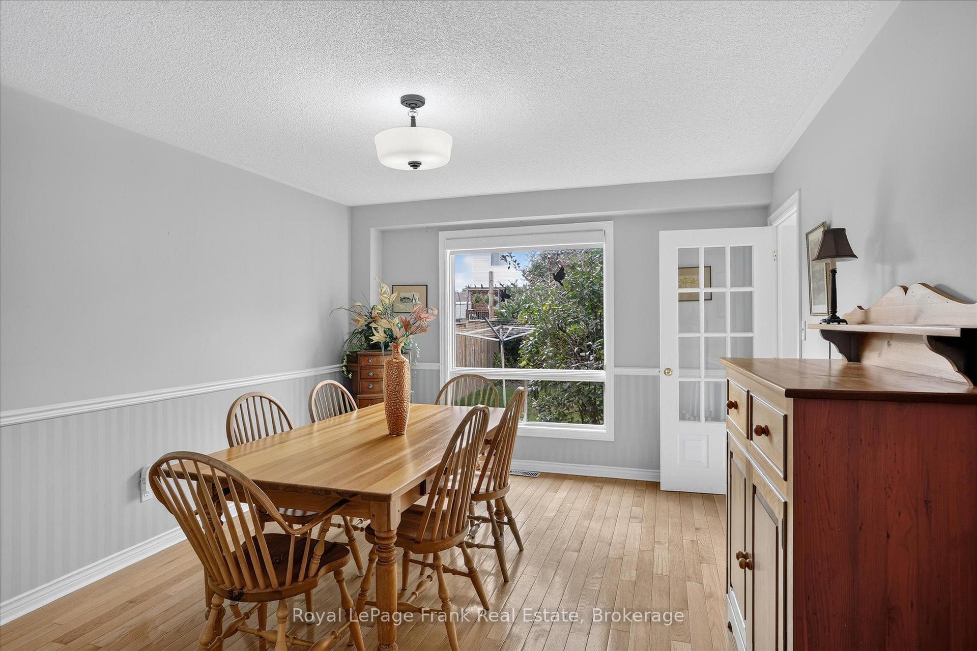 Photo 6 of 1544 Glenforest Crescent, Peterborough, Monaghan Ward 2 — HOMEH
