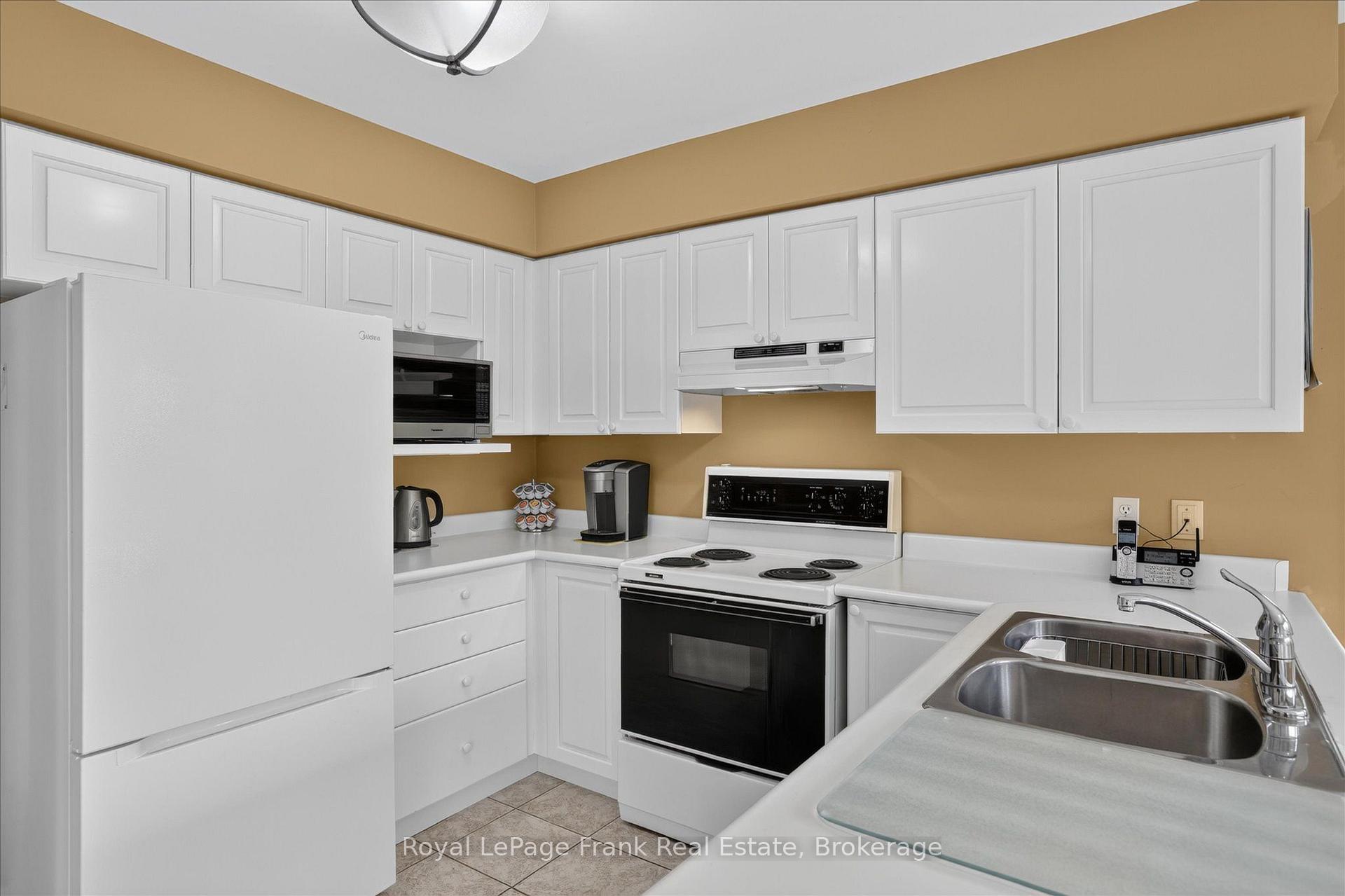 Photo 10 of 1544 Glenforest Crescent, Peterborough, Monaghan Ward 2 — HOMEH