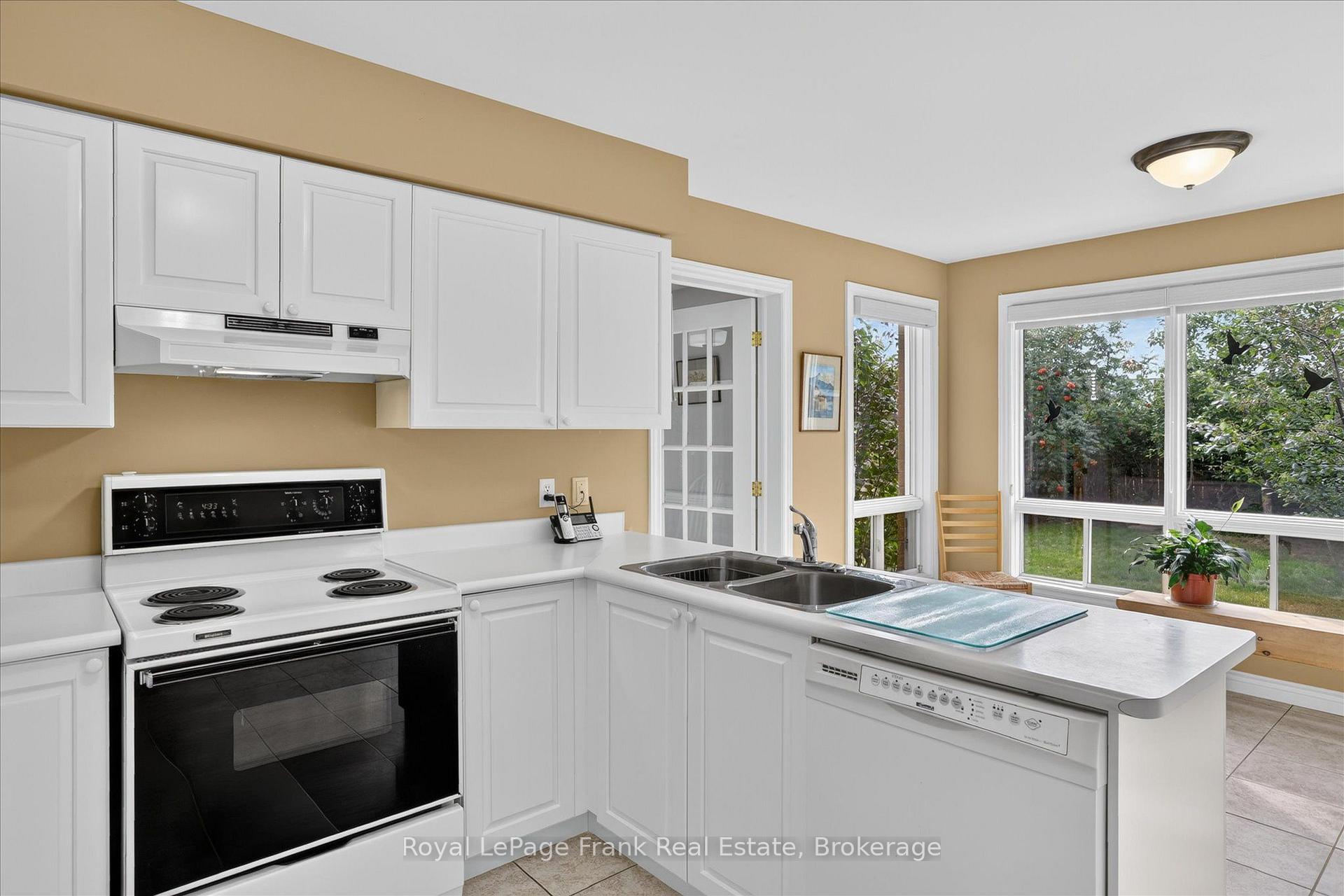 Photo 11 of 1544 Glenforest Crescent, Peterborough, Monaghan Ward 2 — HOMEH
