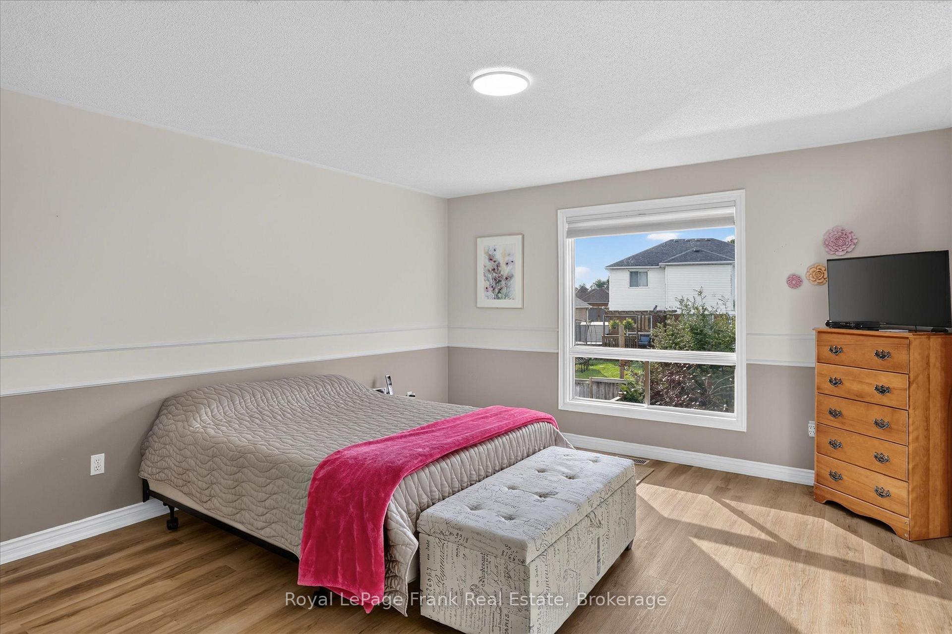 Photo 20 of 1544 Glenforest Crescent, Peterborough, Monaghan Ward 2 — HOMEH