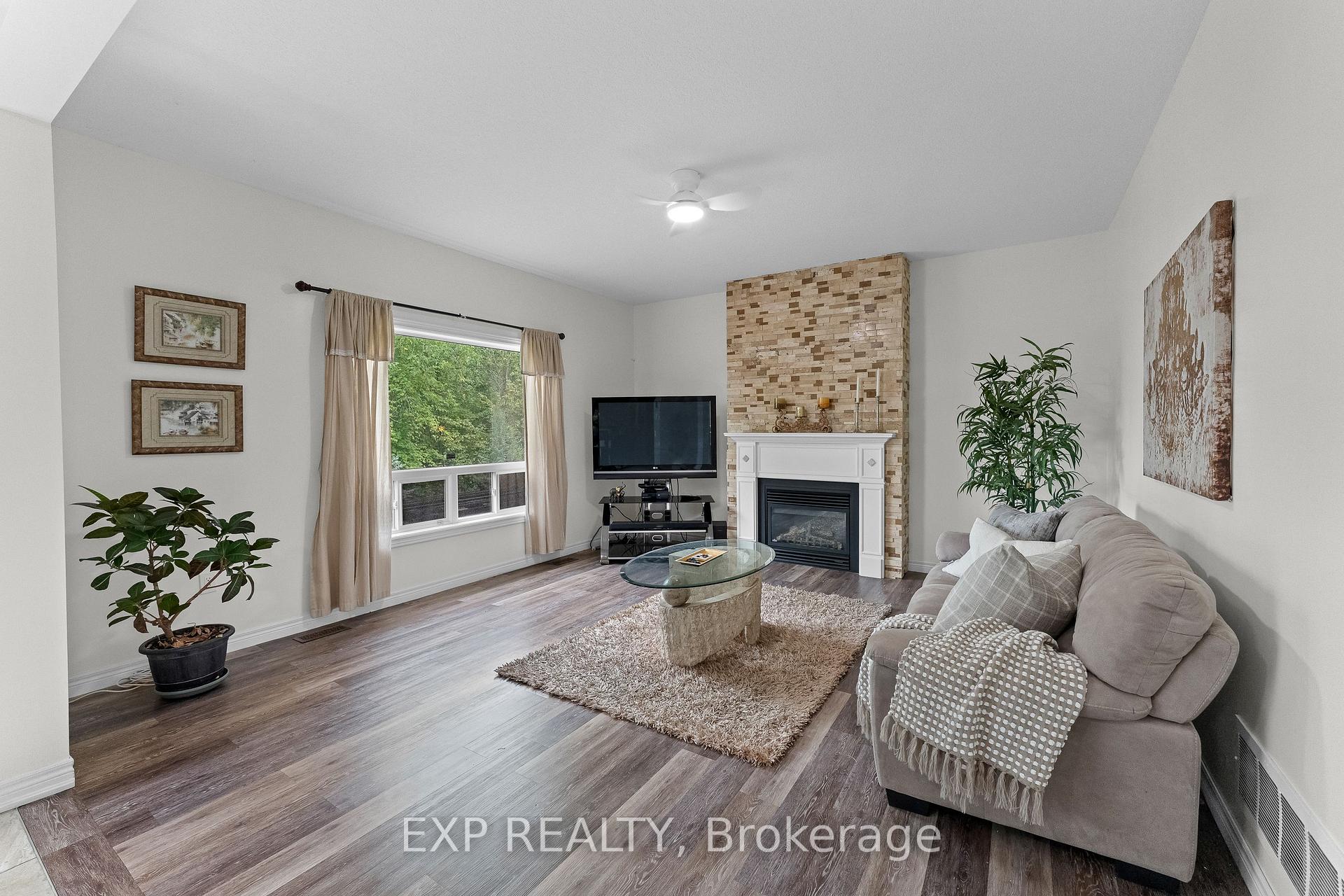 Photo 5 of 8876 Tristar Crescent, Niagara Falls, Lyons Creek — HOMEH