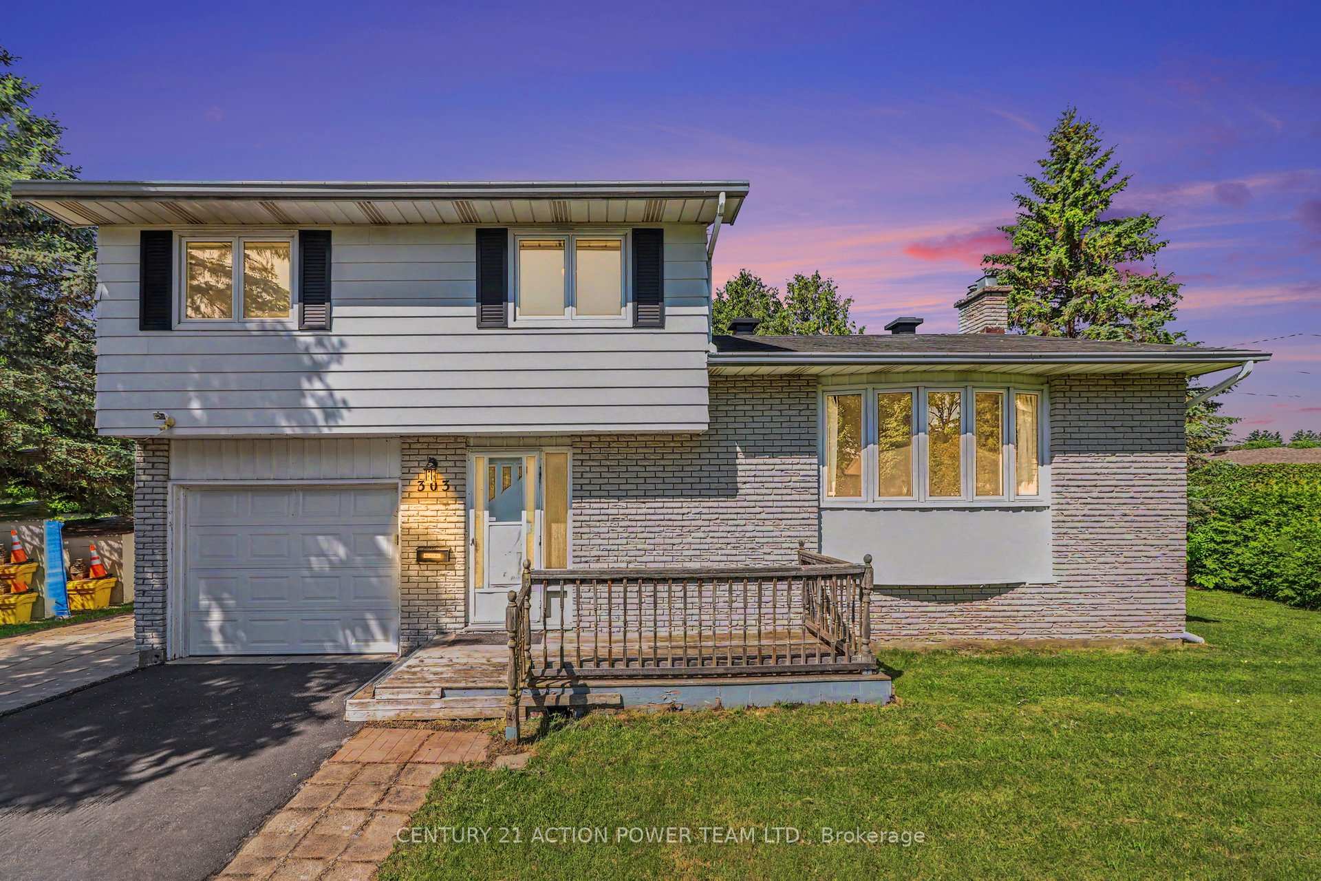 Photo 2 of 303 Hoylake Crescent, Ottawa, Bilberry Creek/Queenswood Heights — HOMEH