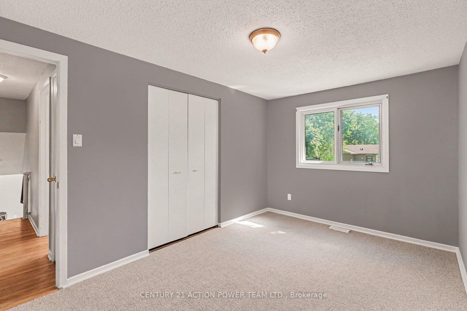 Photo 17 of 303 Hoylake Crescent, Ottawa, Bilberry Creek/Queenswood Heights — HOMEH