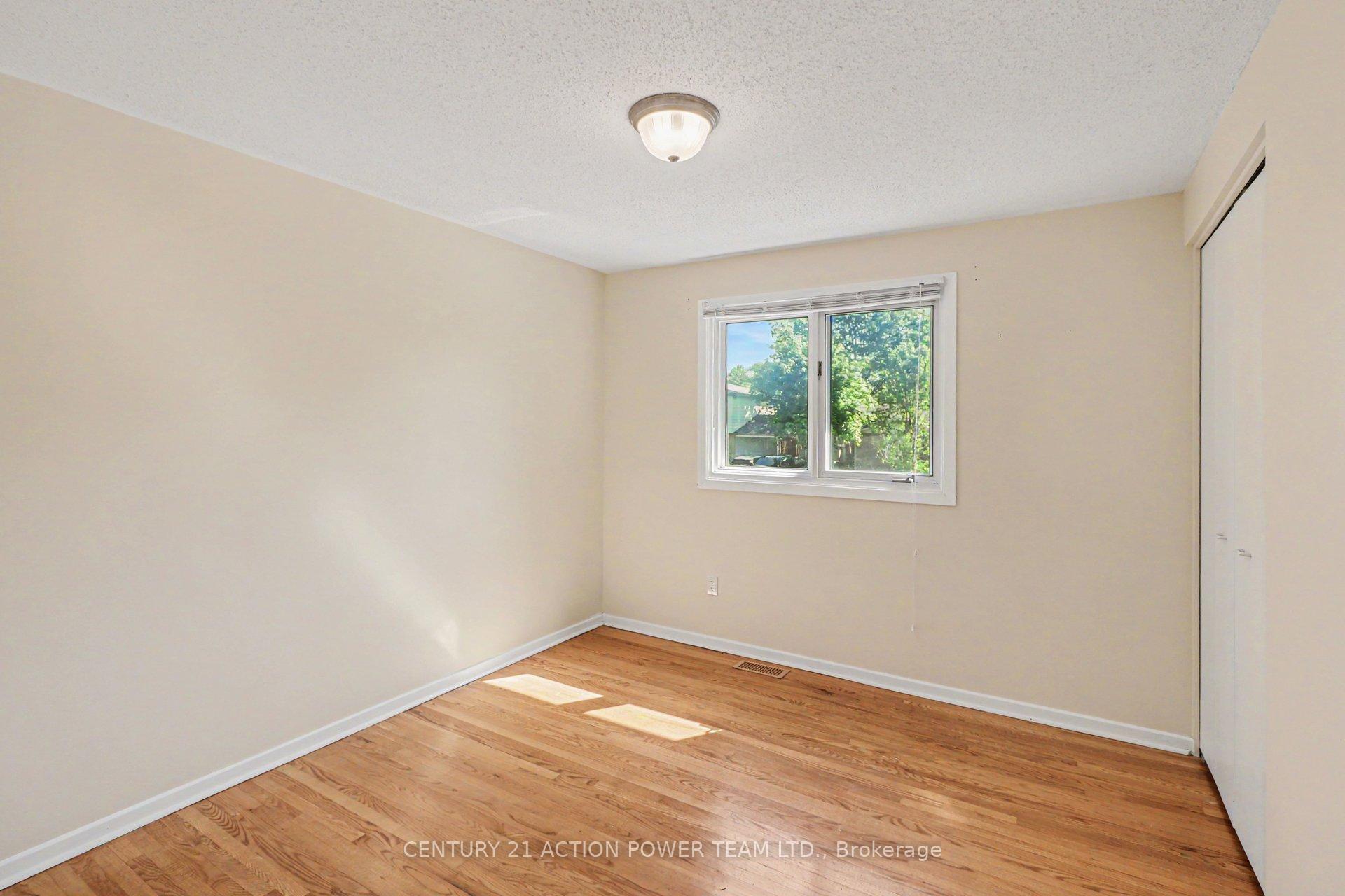 Photo 19 of 303 Hoylake Crescent, Ottawa, Bilberry Creek/Queenswood Heights — HOMEH