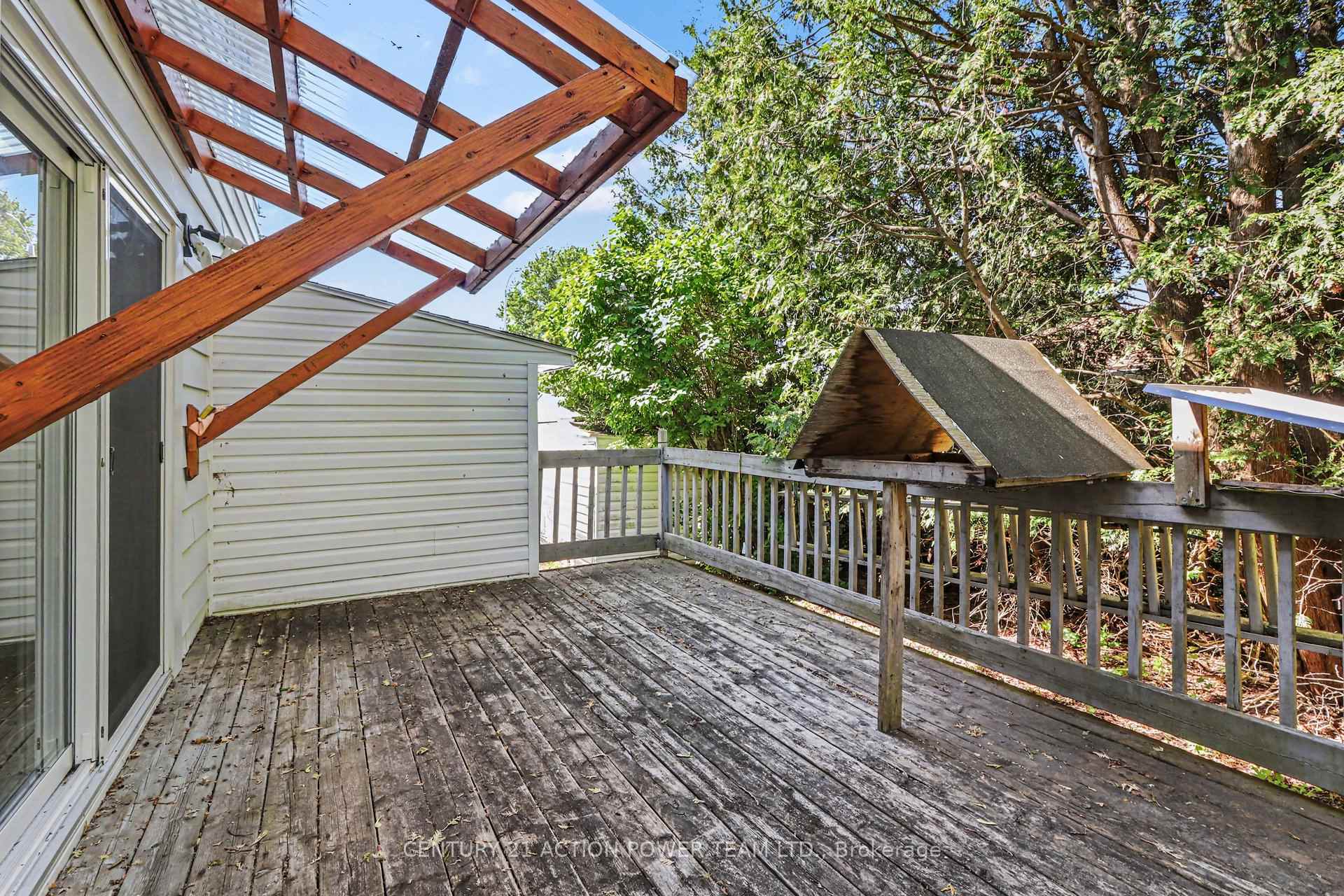 Photo 28 of 303 Hoylake Crescent, Ottawa, Bilberry Creek/Queenswood Heights — HOMEH
