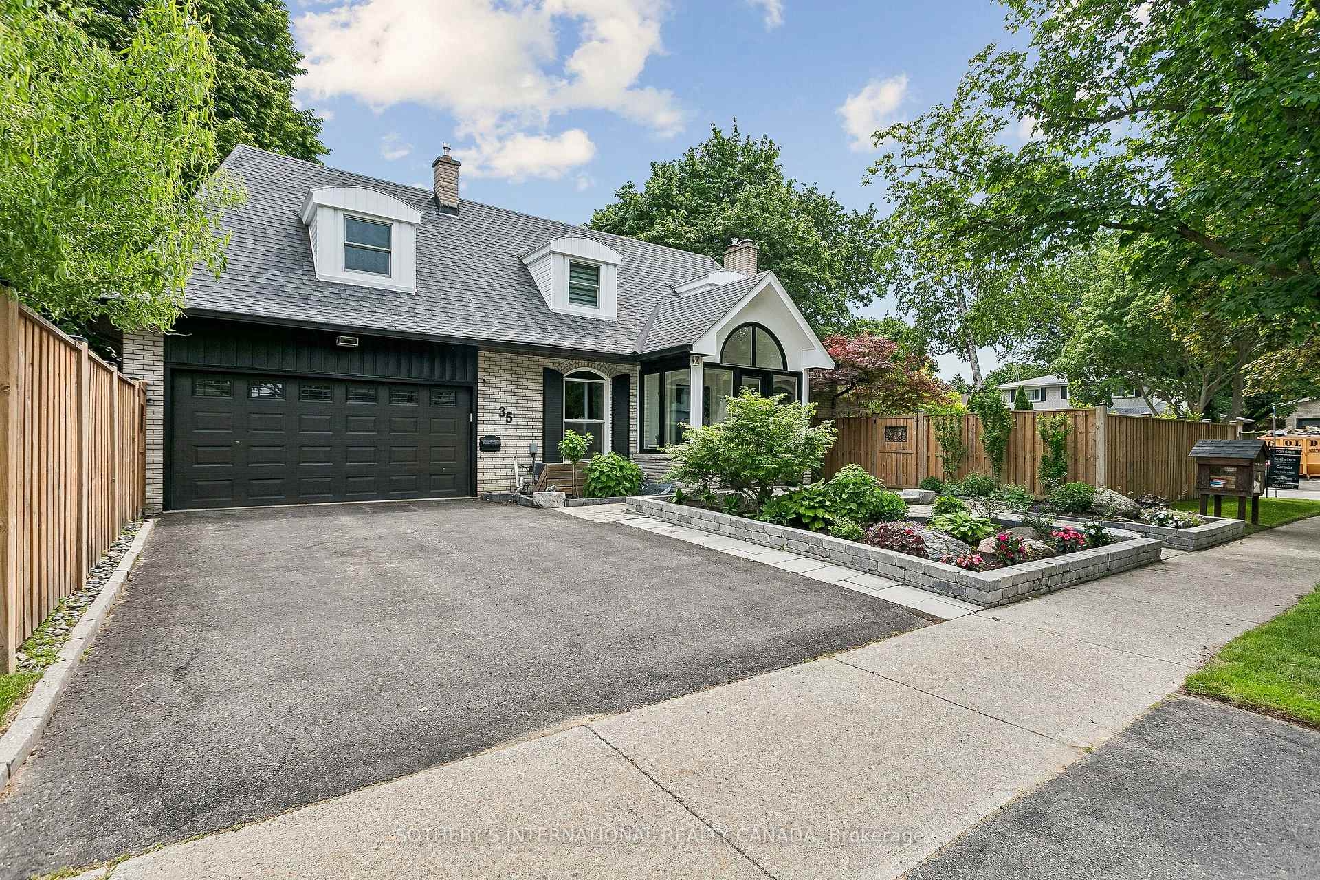 Photo 2 of 35 Shadwick Drive, Etobicoke, Willowridge-Martingrove-Richview — HOMEH
