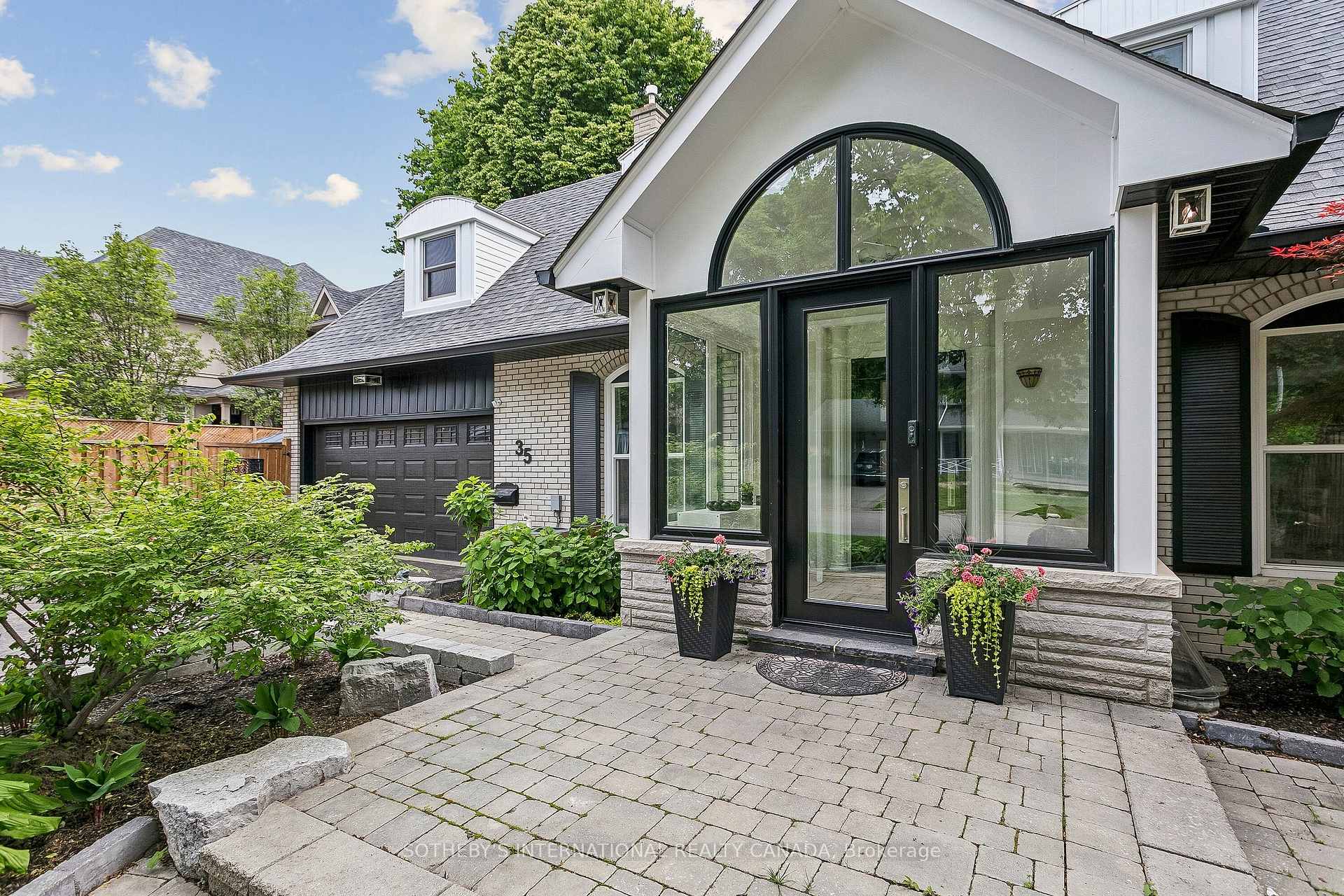 Photo 3 of 35 Shadwick Drive, Etobicoke, Willowridge-Martingrove-Richview — HOMEH