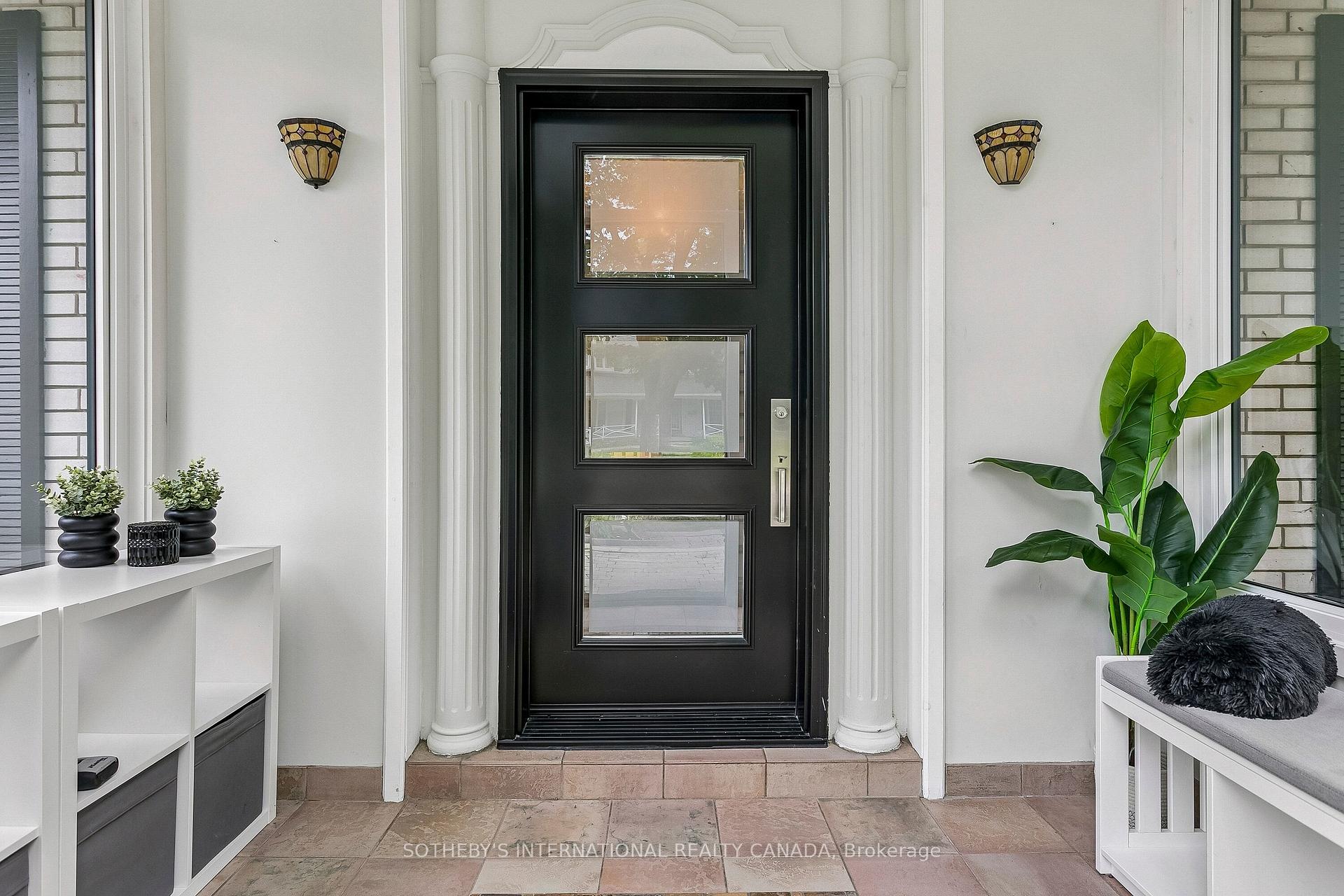 Photo 4 of 35 Shadwick Drive, Etobicoke, Willowridge-Martingrove-Richview — HOMEH