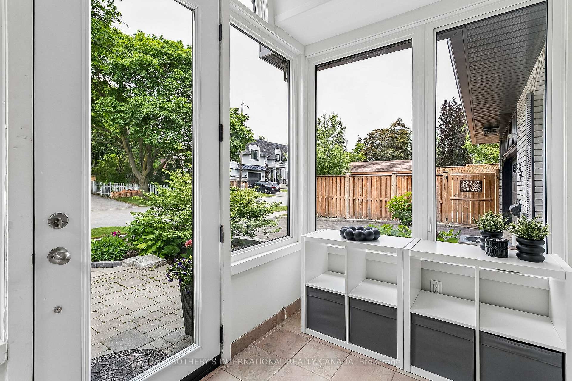 Photo 5 of 35 Shadwick Drive, Etobicoke, Willowridge-Martingrove-Richview — HOMEH