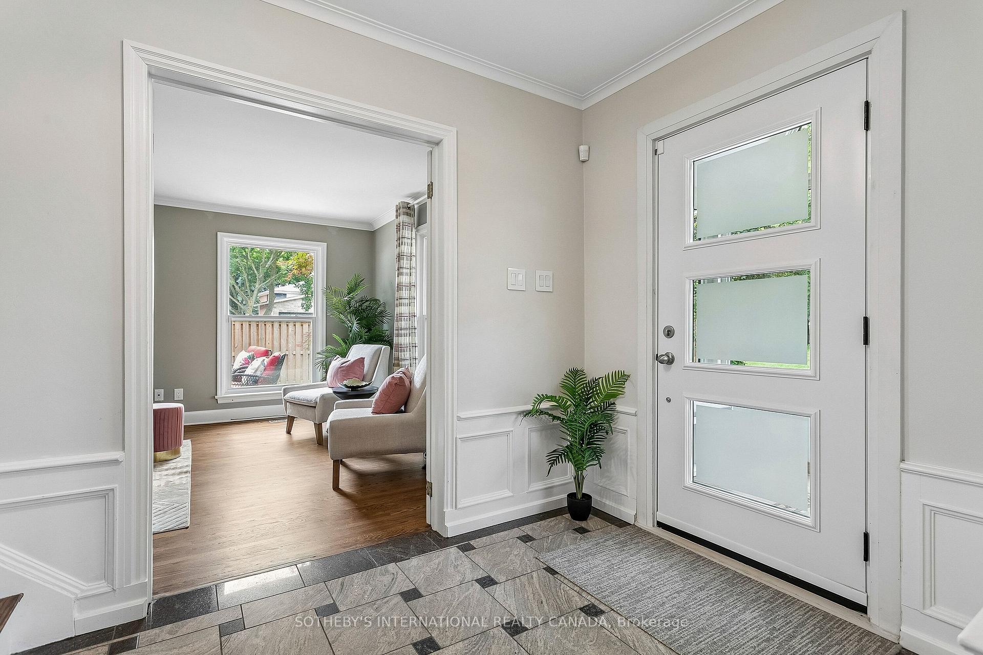 Photo 7 of 35 Shadwick Drive, Etobicoke, Willowridge-Martingrove-Richview — HOMEH