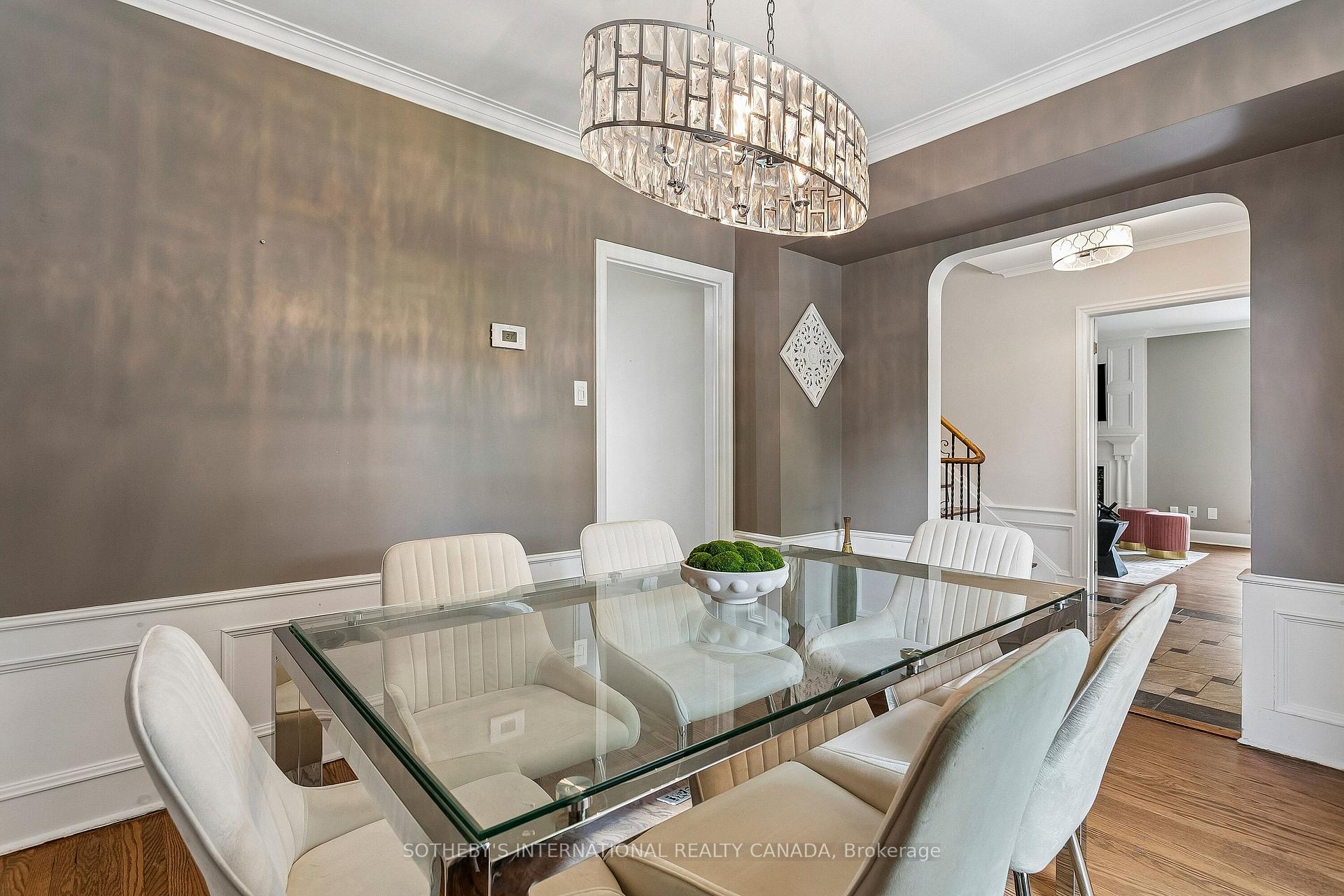 Photo 10 of 35 Shadwick Drive, Etobicoke, Willowridge-Martingrove-Richview — HOMEH