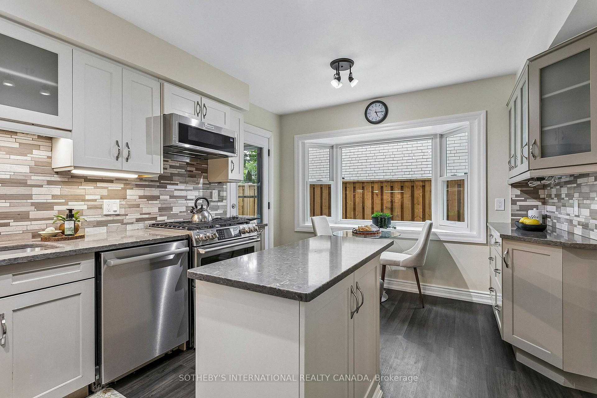 Photo 17 of 35 Shadwick Drive, Etobicoke, Willowridge-Martingrove-Richview — HOMEH
