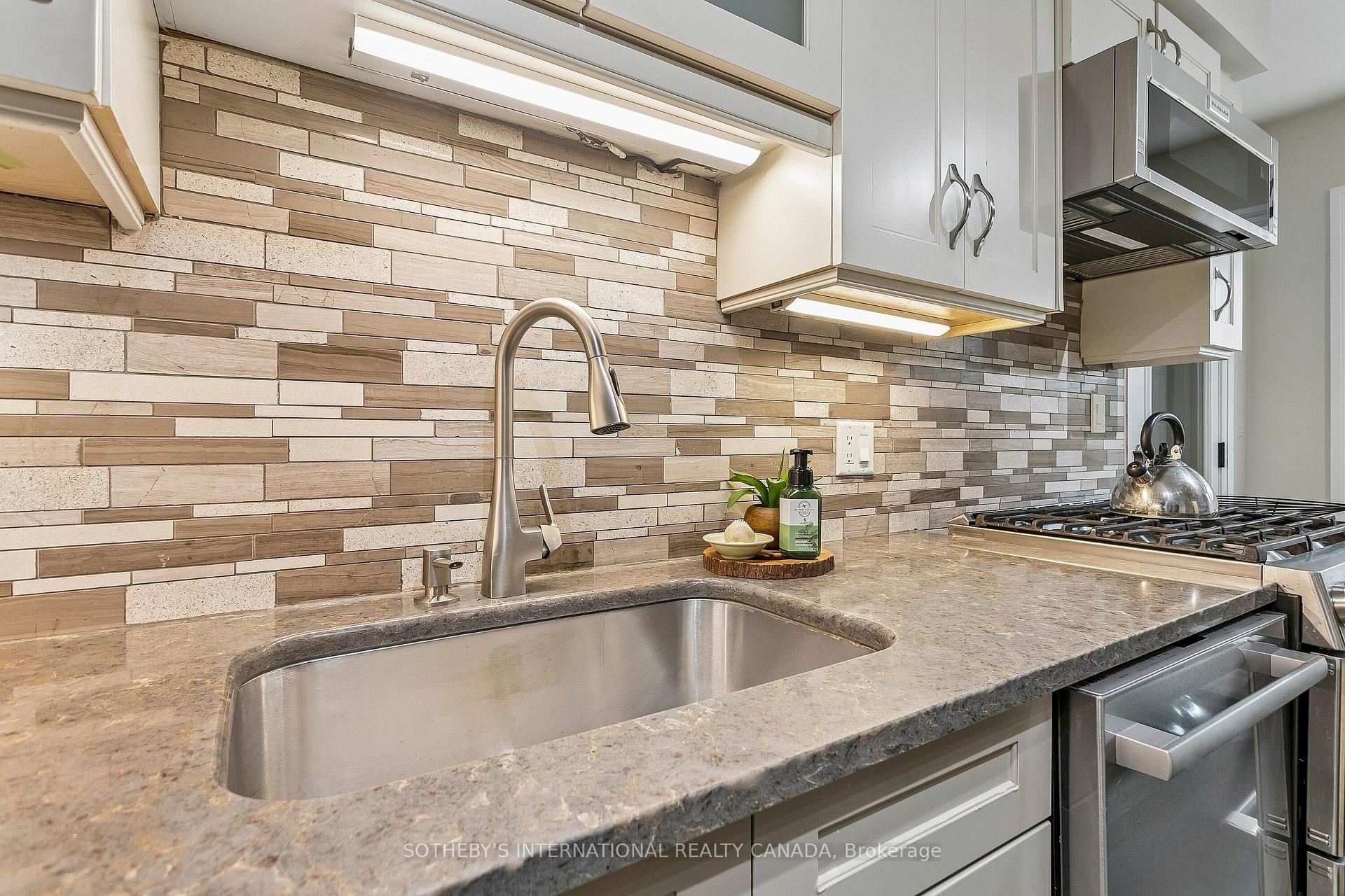 Photo 19 of 35 Shadwick Drive, Etobicoke, Willowridge-Martingrove-Richview — HOMEH