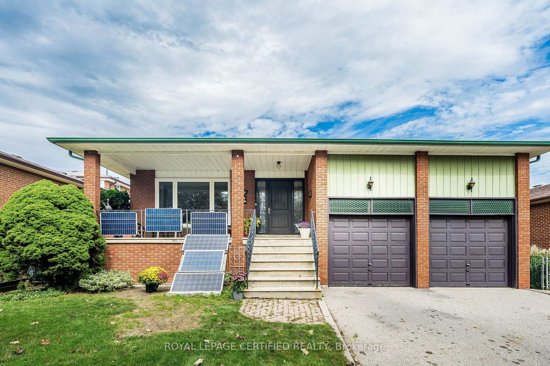 Front of 1554 Goldmar Drive