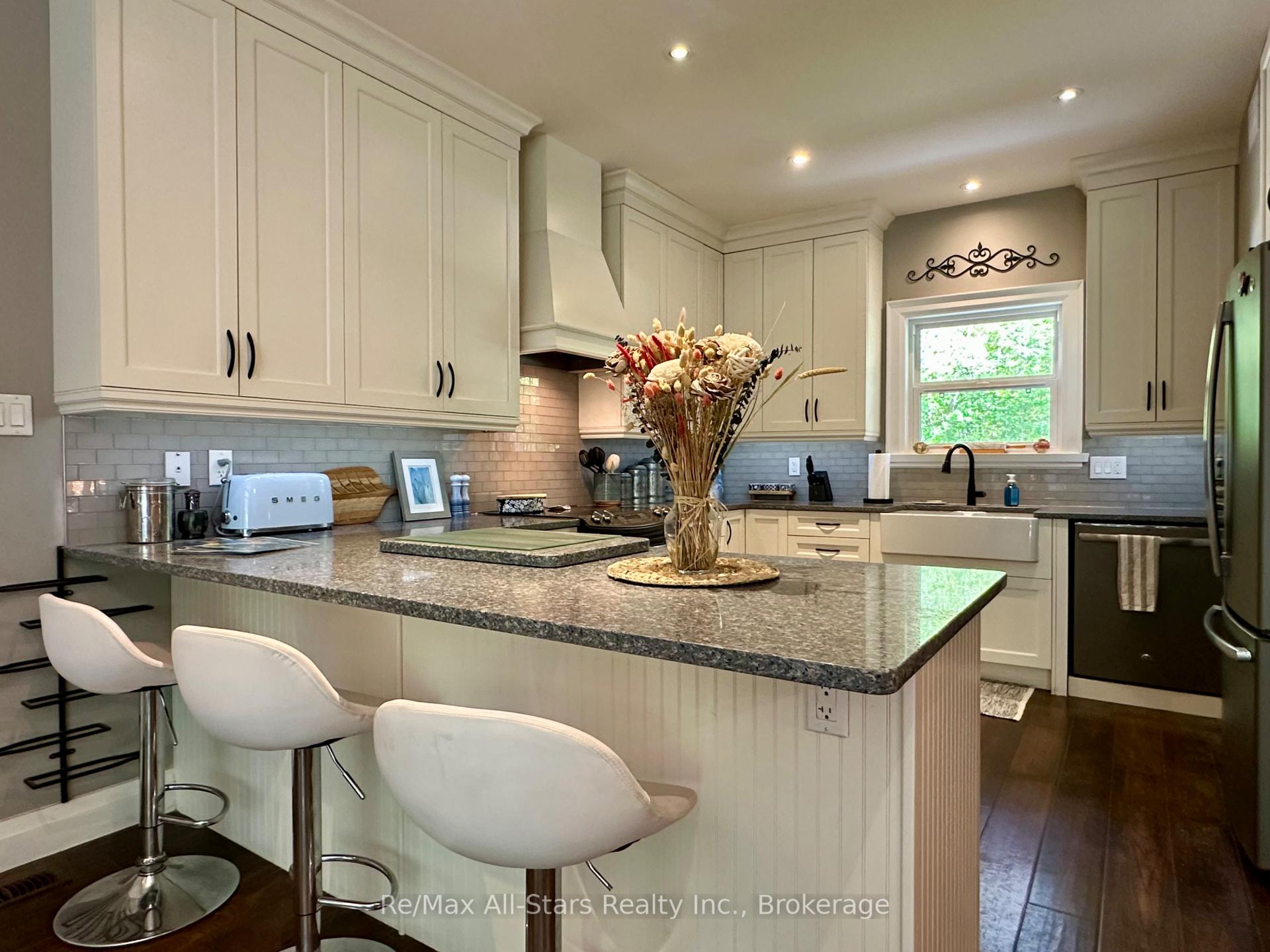 Photo 6 of 316 1/2 Riverside Drive, Kawartha Lakes, Bobcaygeon — HOMEH