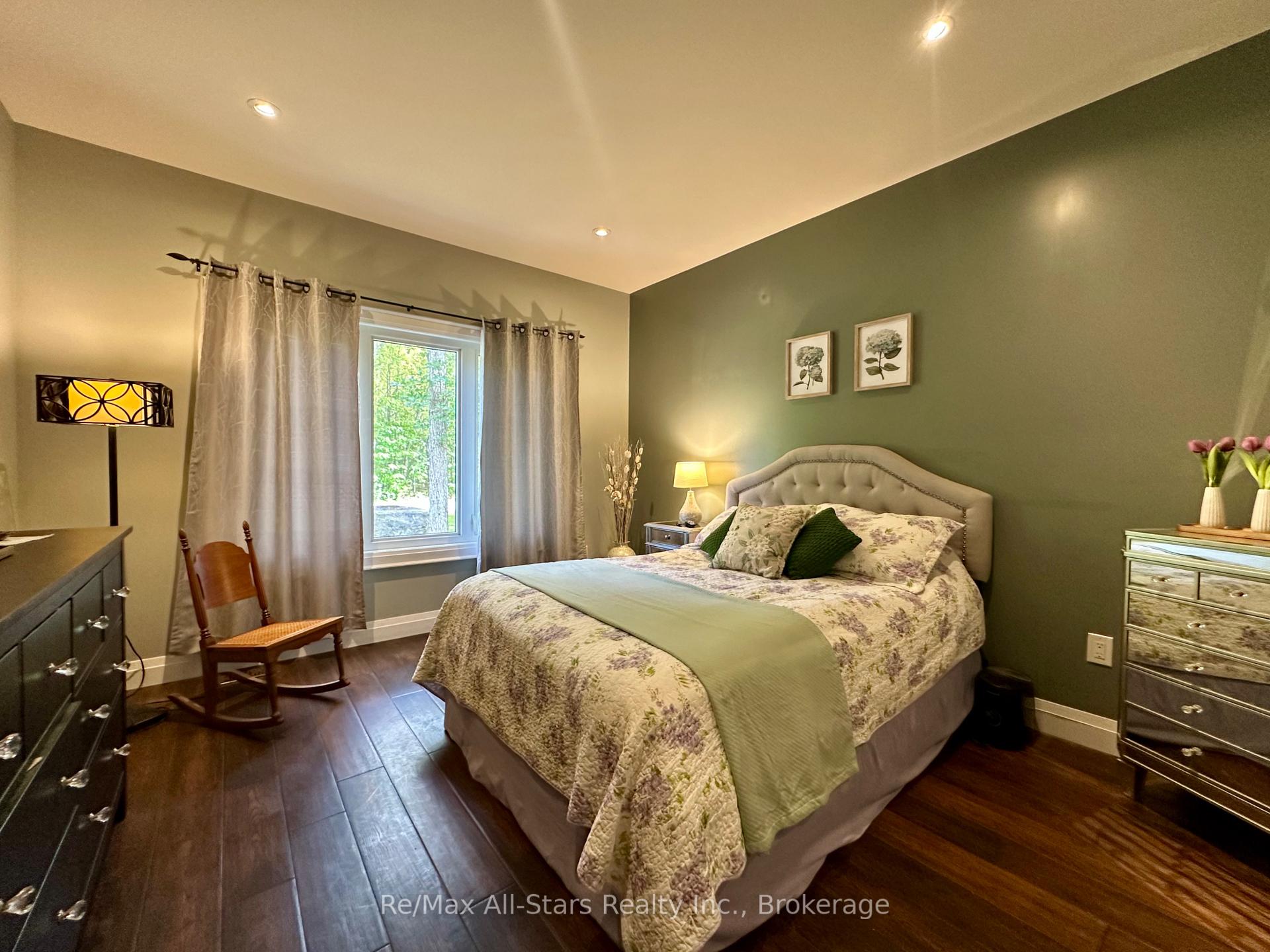 Photo 16 of 316 1/2 Riverside Drive, Kawartha Lakes, Bobcaygeon — HOMEH