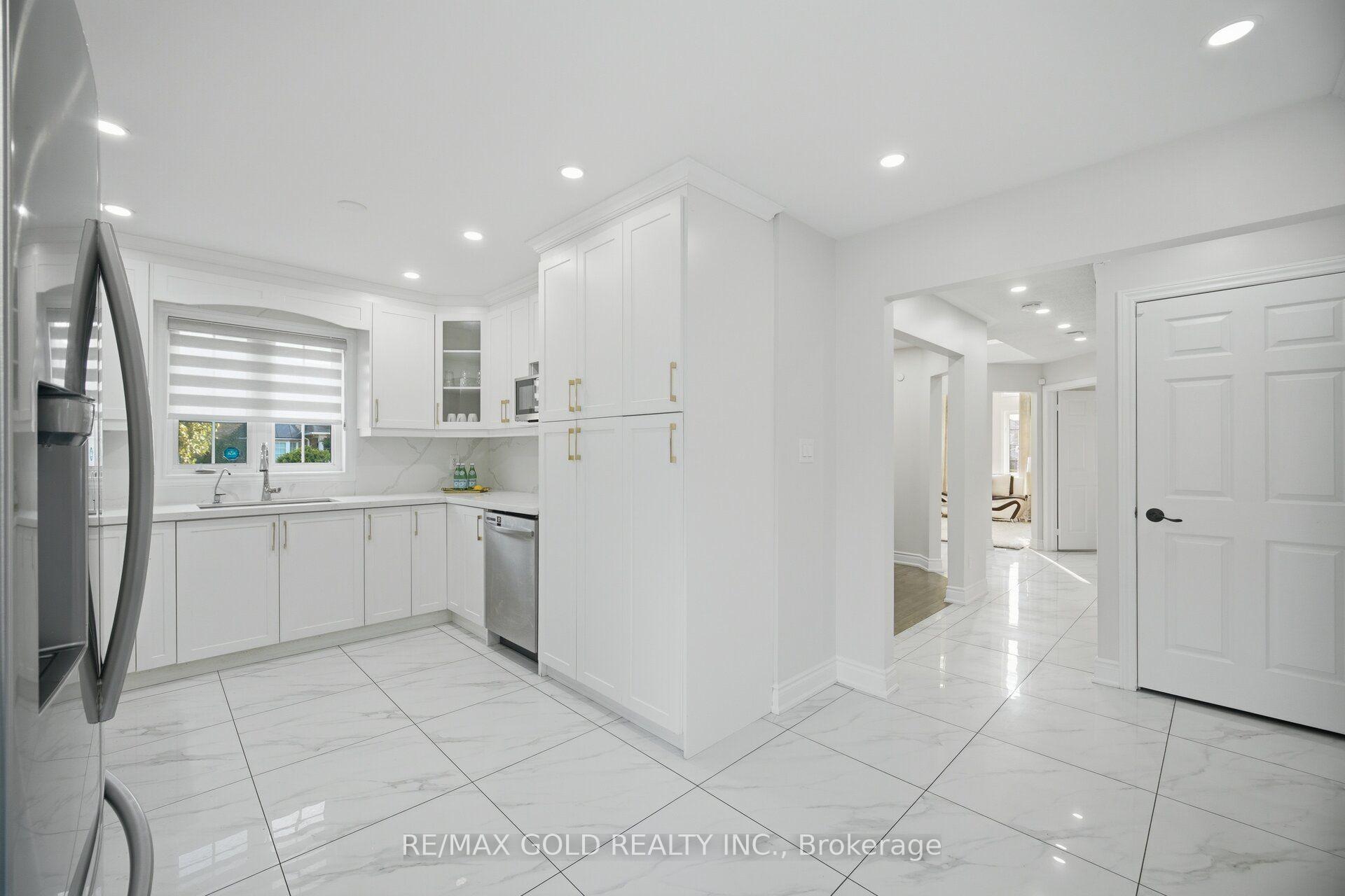 Photo 13 of 71 Leagate Street, Brampton, Fletcher's Meadow — HOMEH