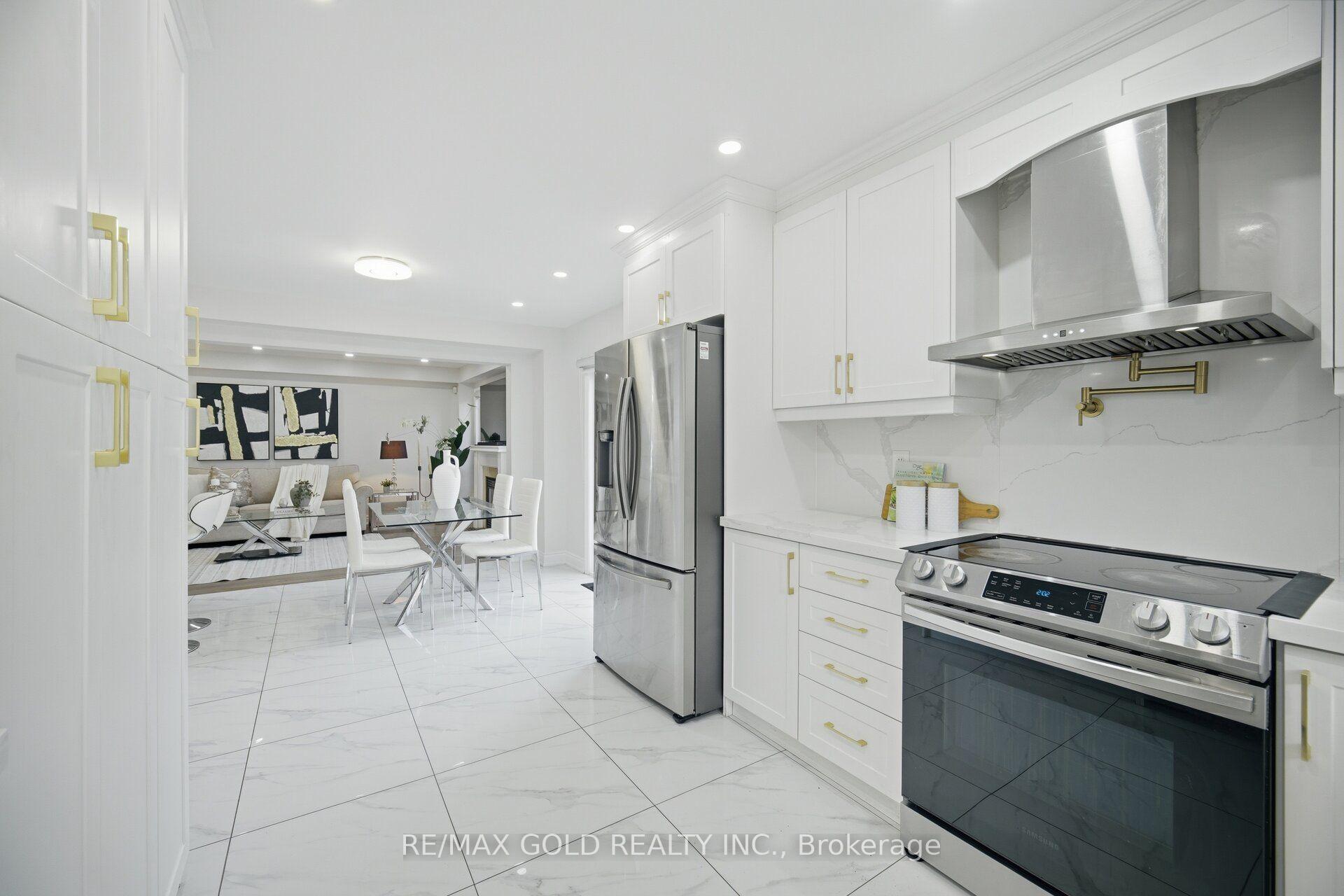 Photo 15 of 71 Leagate Street, Brampton, Fletcher's Meadow — HOMEH
