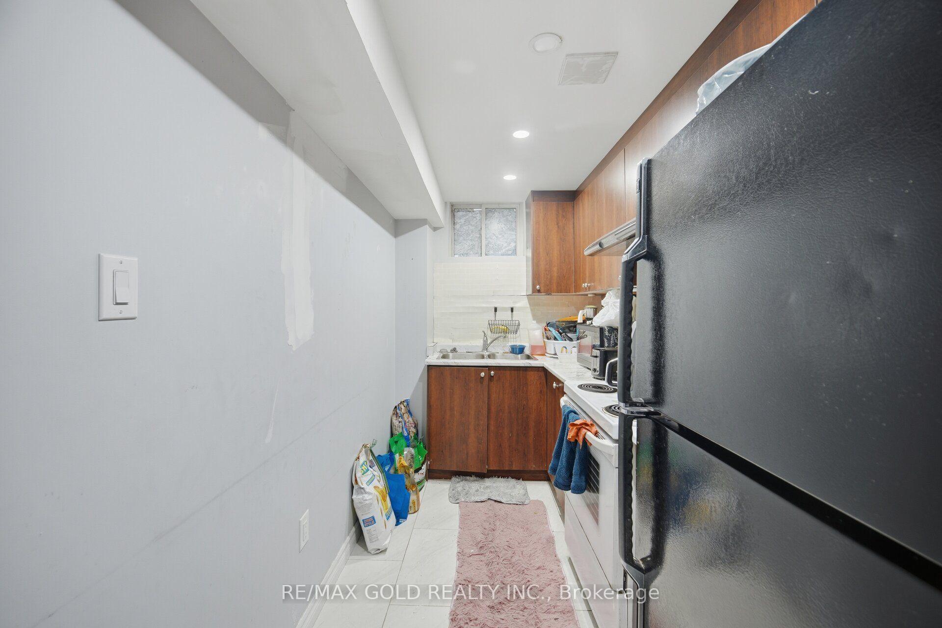 Photo 32 of 71 Leagate Street, Brampton, Fletcher's Meadow — HOMEH