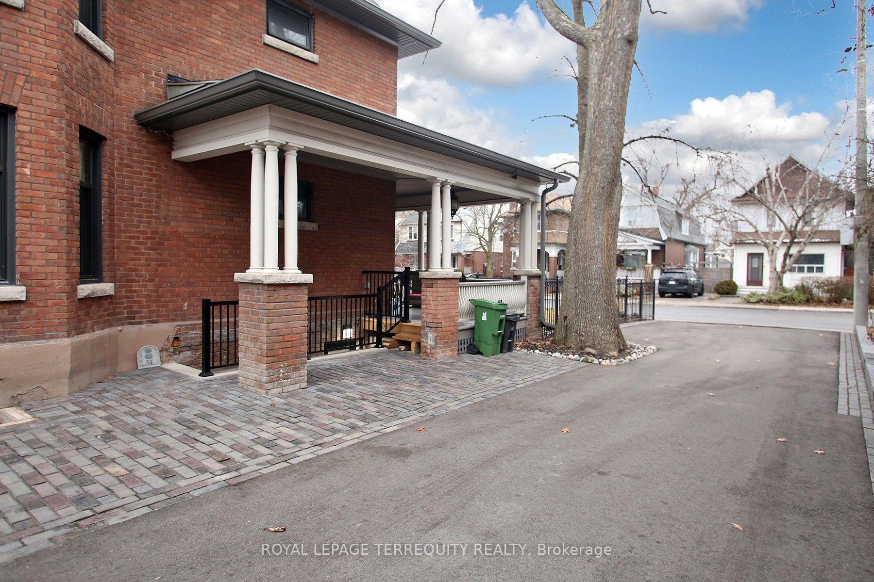 Photo 1 of Unit Bsmt, 354 Main Street, Toronto, Woodbine-Lumsden — HOMEH