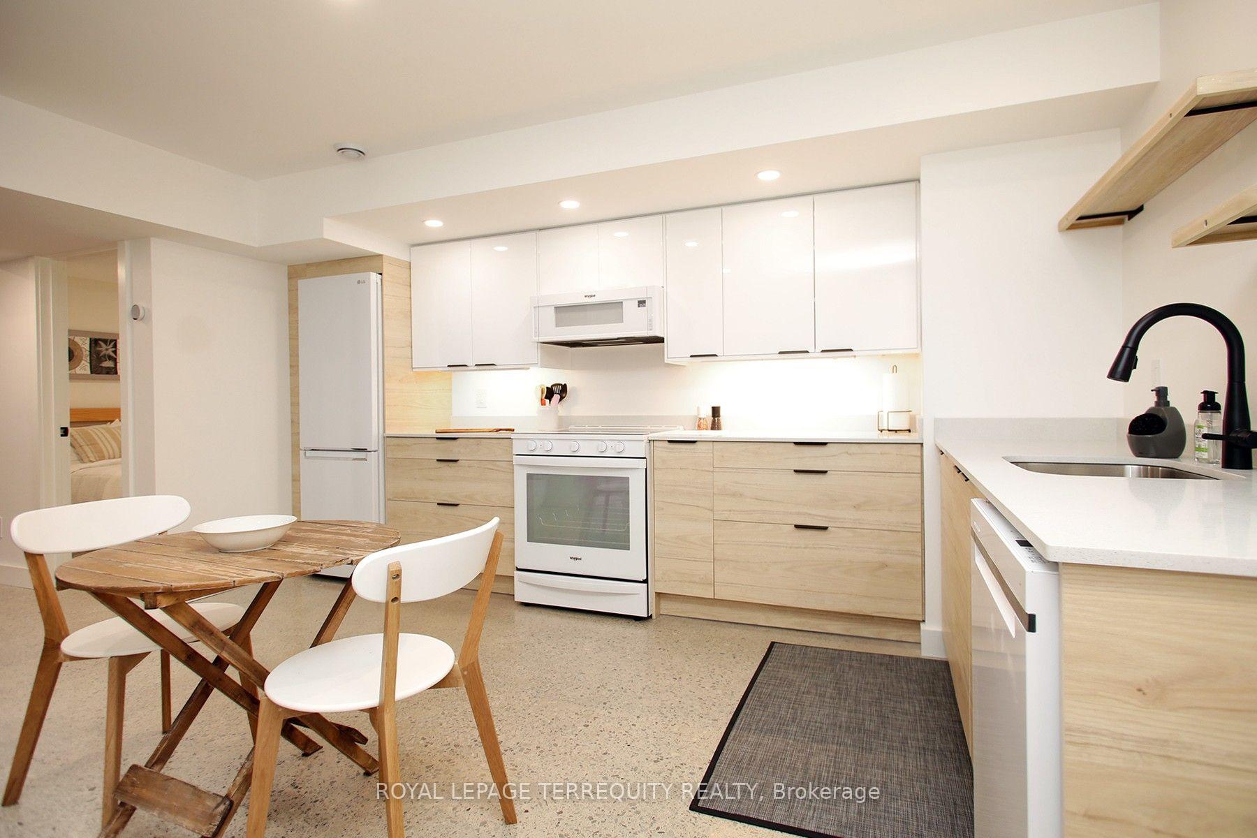 Photo 6 of Unit Bsmt, 354 Main Street, Toronto, Woodbine-Lumsden — HOMEH
