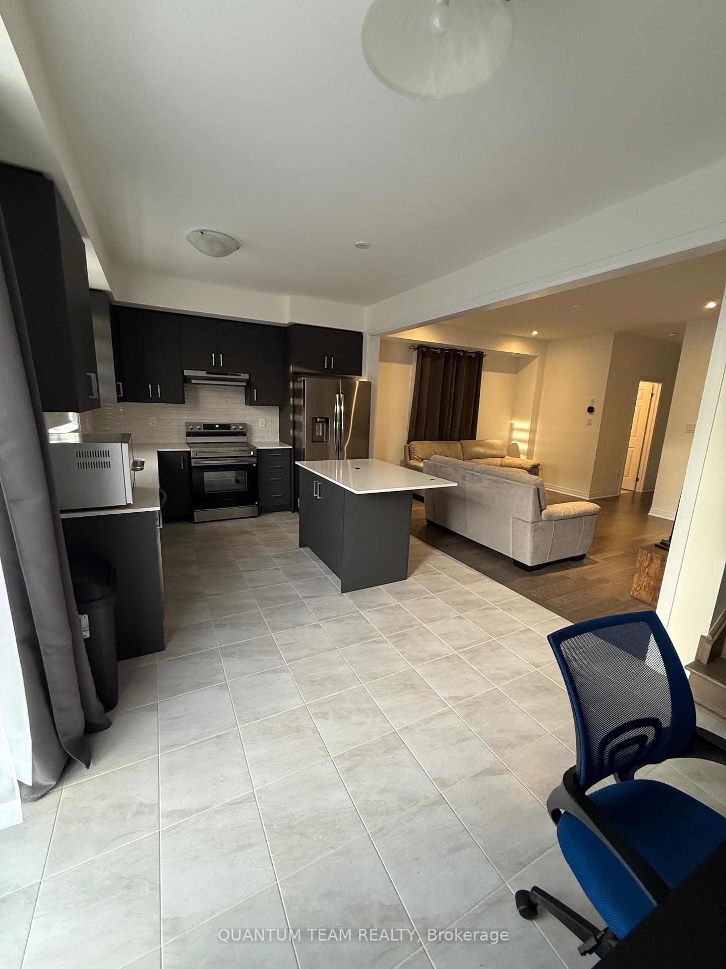 Photo 2 of 176 Westbridge Avenue, Welland, Dain City — HOMEH