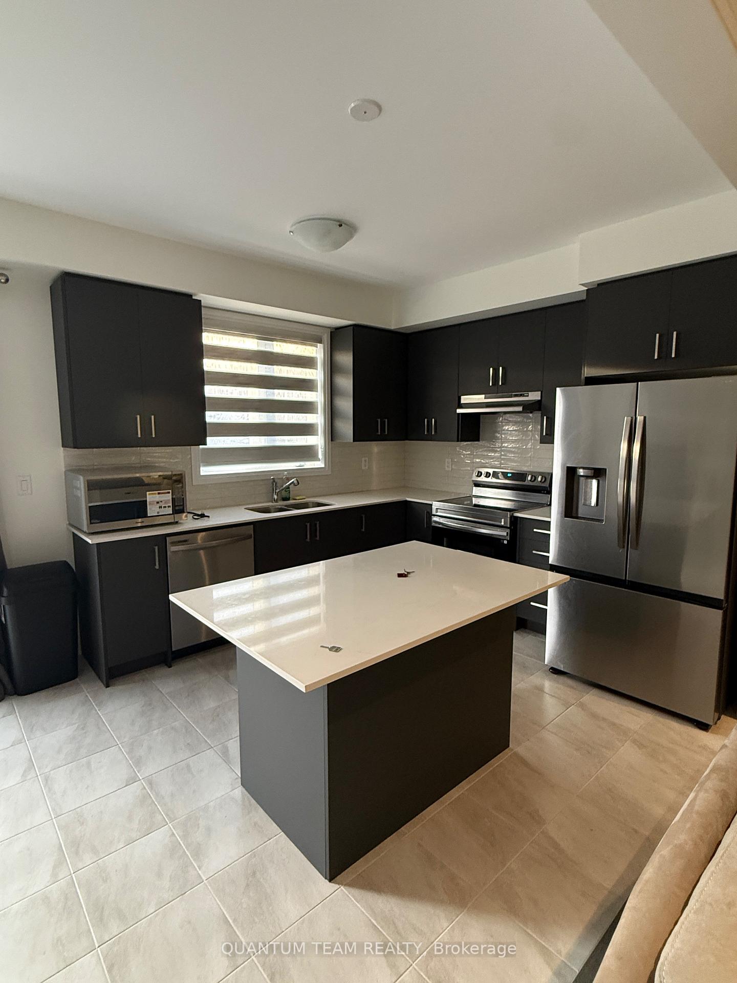 Photo 3 of 176 Westbridge Avenue, Welland, Dain City — HOMEH