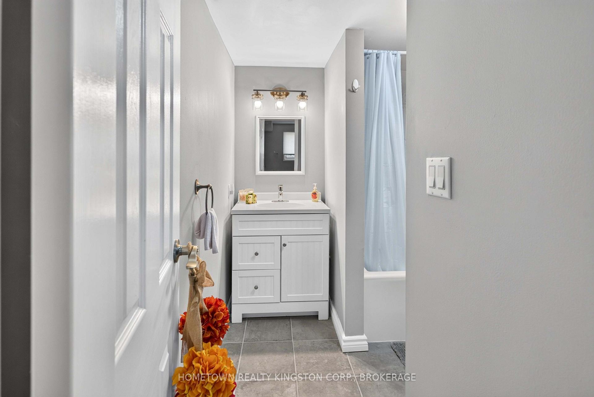 Photo 16 of Unit 201, 566 Armstrong Road, Kingston, East Gardiners Rd — HOMEH