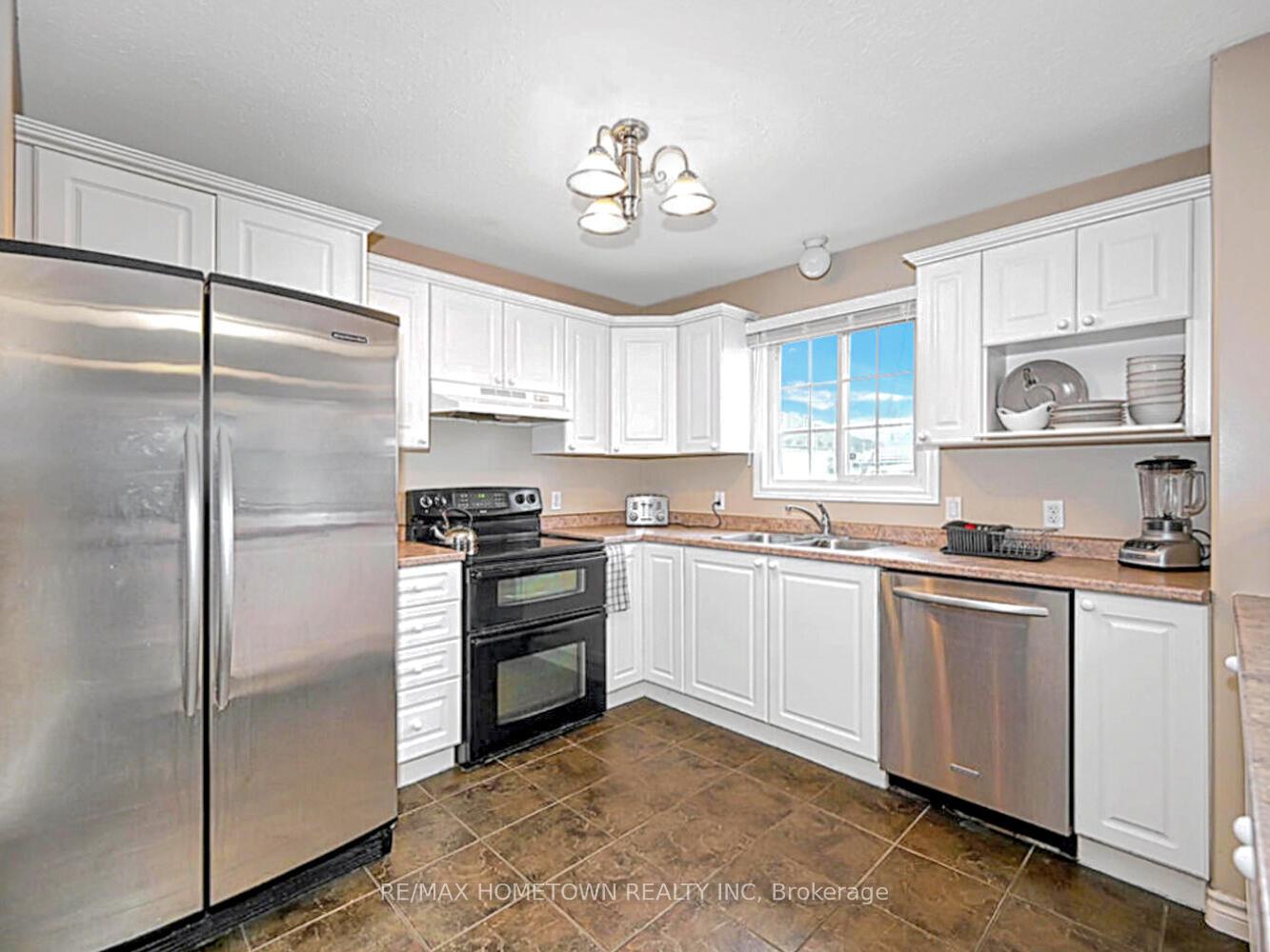 Photo 9 of 16 Regency Place, Brockville, Brockville — HOMEH