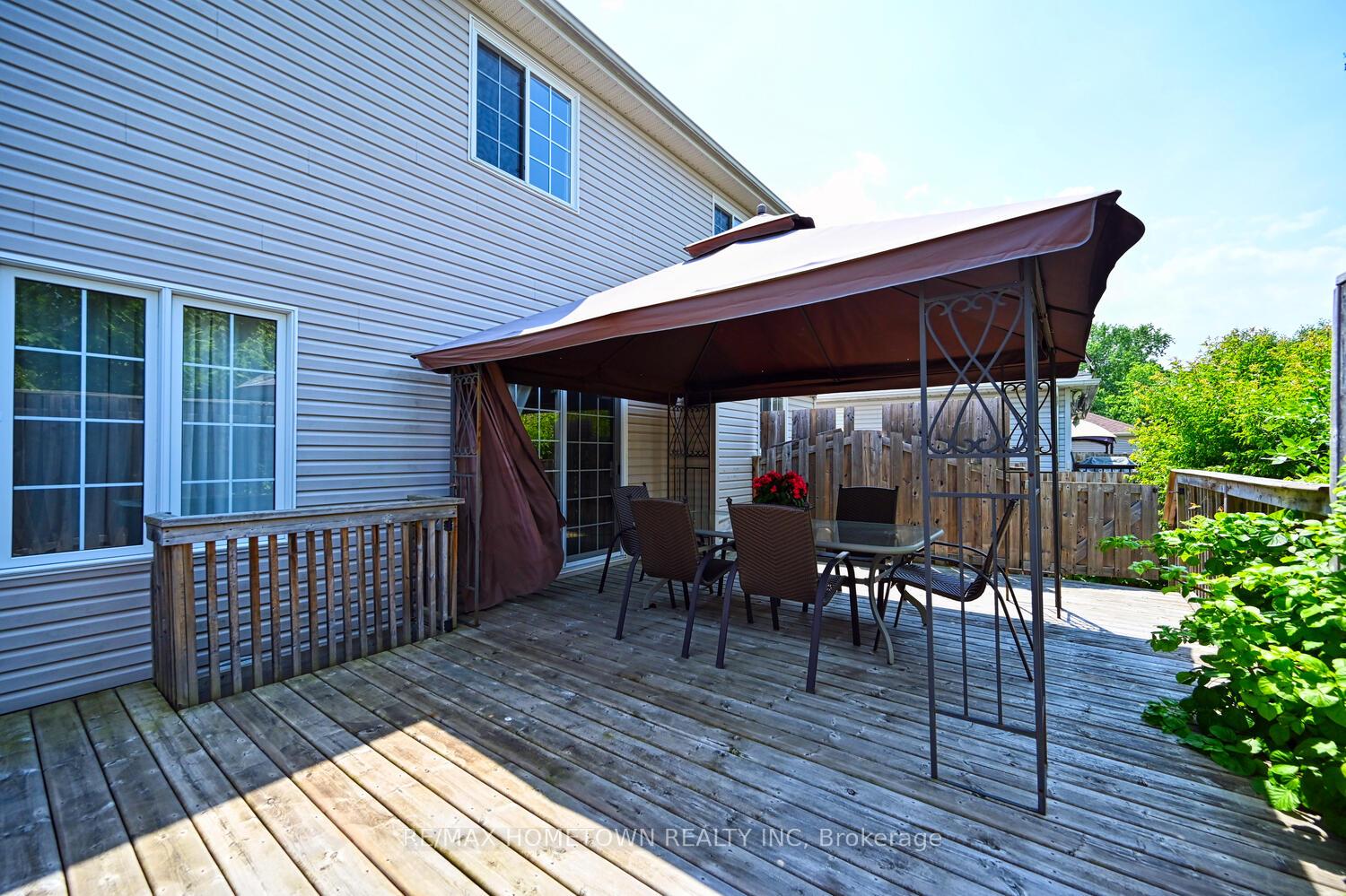 Photo 35 of 16 Regency Place, Brockville, Brockville — HOMEH