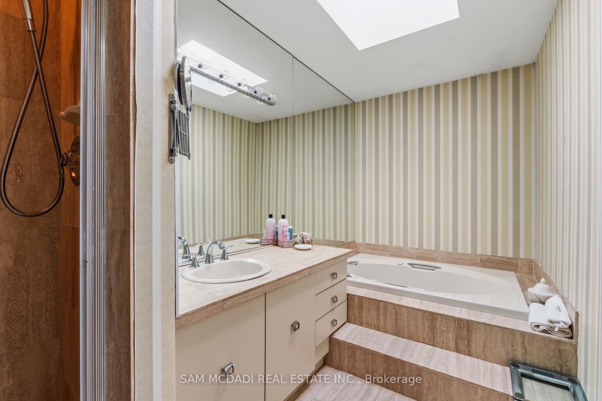 Photo 27 of 690 Oriole Parkway, Toronto, Yonge-Eglinton — HOMEH