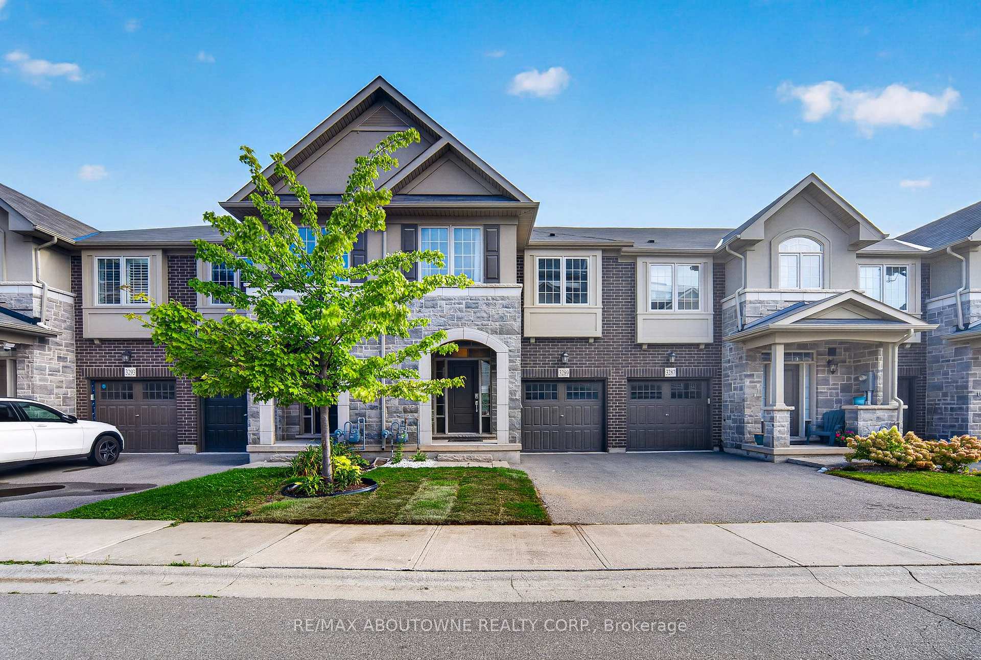 Photo 1 of 3289 Mockingbird Common, Oakville, Joshua Meadows — HOMEH