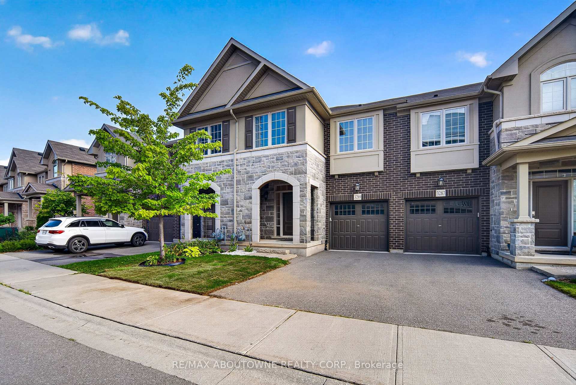 Photo 2 of 3289 Mockingbird Common, Oakville, Joshua Meadows — HOMEH