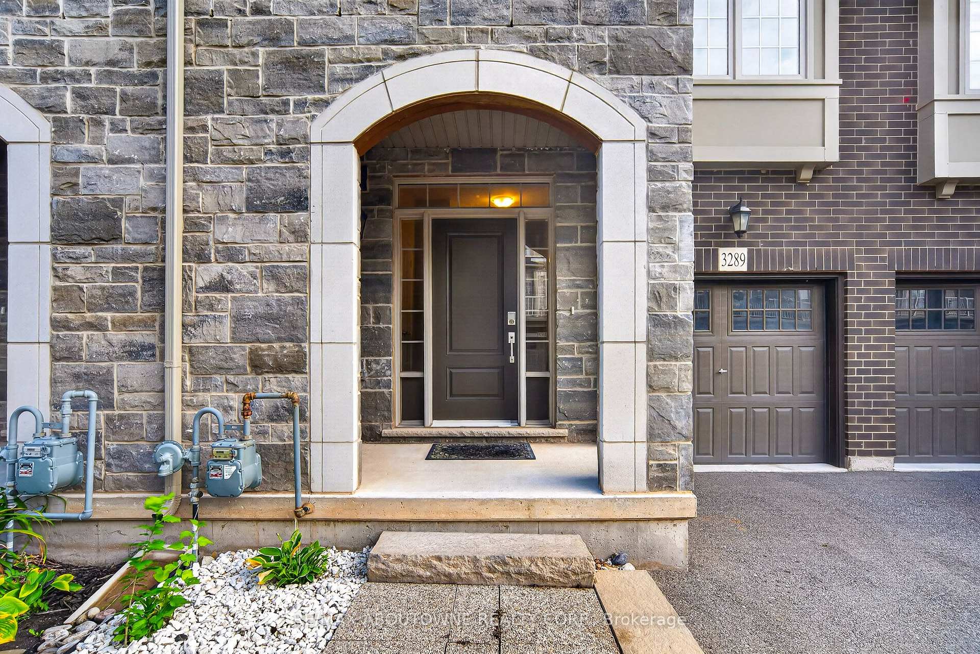 Photo 3 of 3289 Mockingbird Common, Oakville, Joshua Meadows — HOMEH