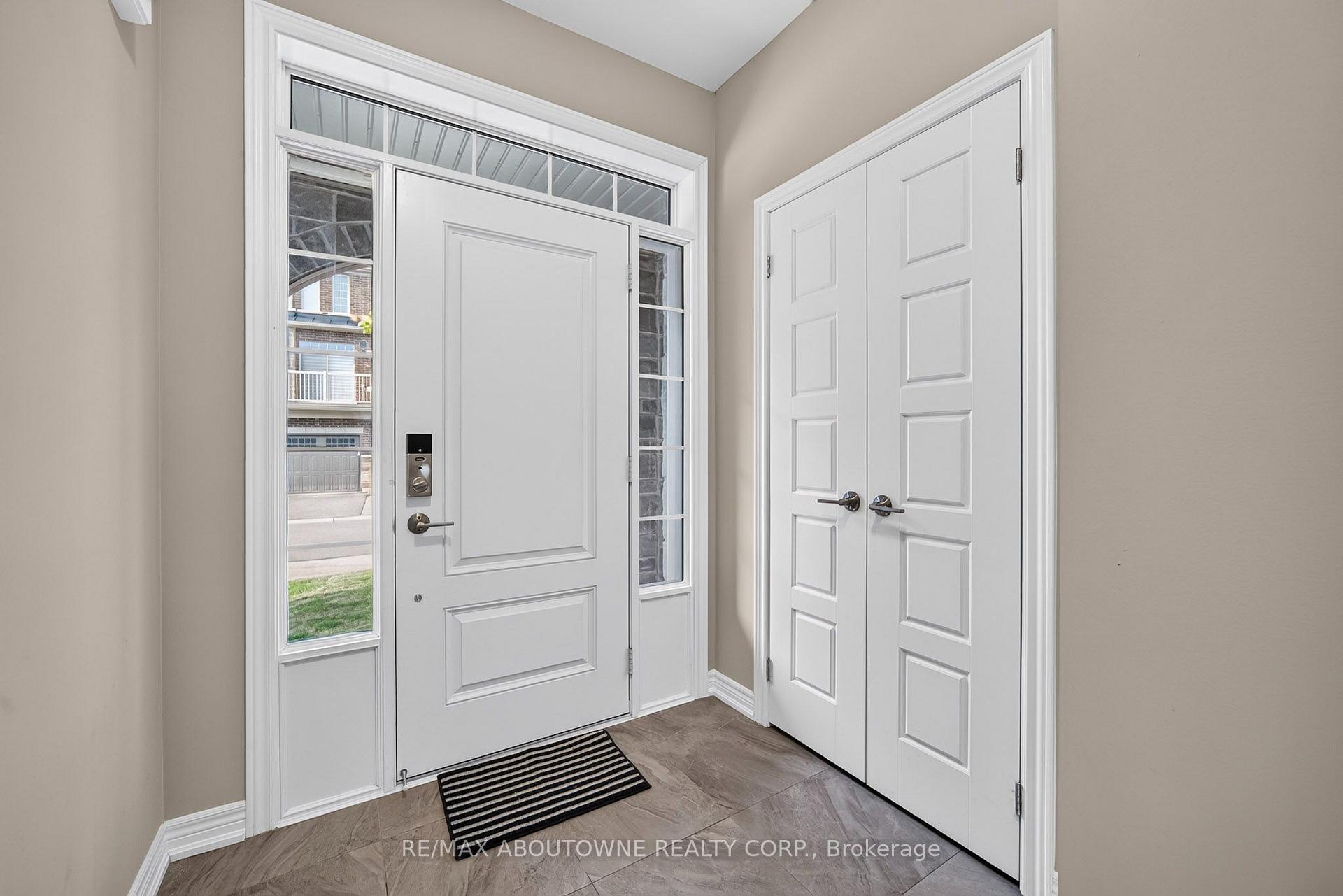 Photo 4 of 3289 Mockingbird Common, Oakville, Joshua Meadows — HOMEH